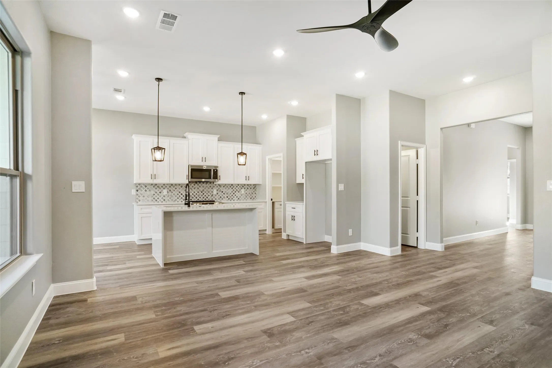 Single Family Residence For Sale in Hood County , 4913 Wichita Street, Granbury, Texas 76048, 3 Bedroom, 3 Bathroom, 2 Garage spaces, 1,749 Sqft, built in 2024, New Construction - Complete, mls#20779689, Real Estate Agent in Granbury, Homes For Sale in Hood county, Homes For Sale in Granbury, Realtor in Granbury Texas, Real Estate Brokerage Independent Realty Texas, Luminita Cordes Realtor