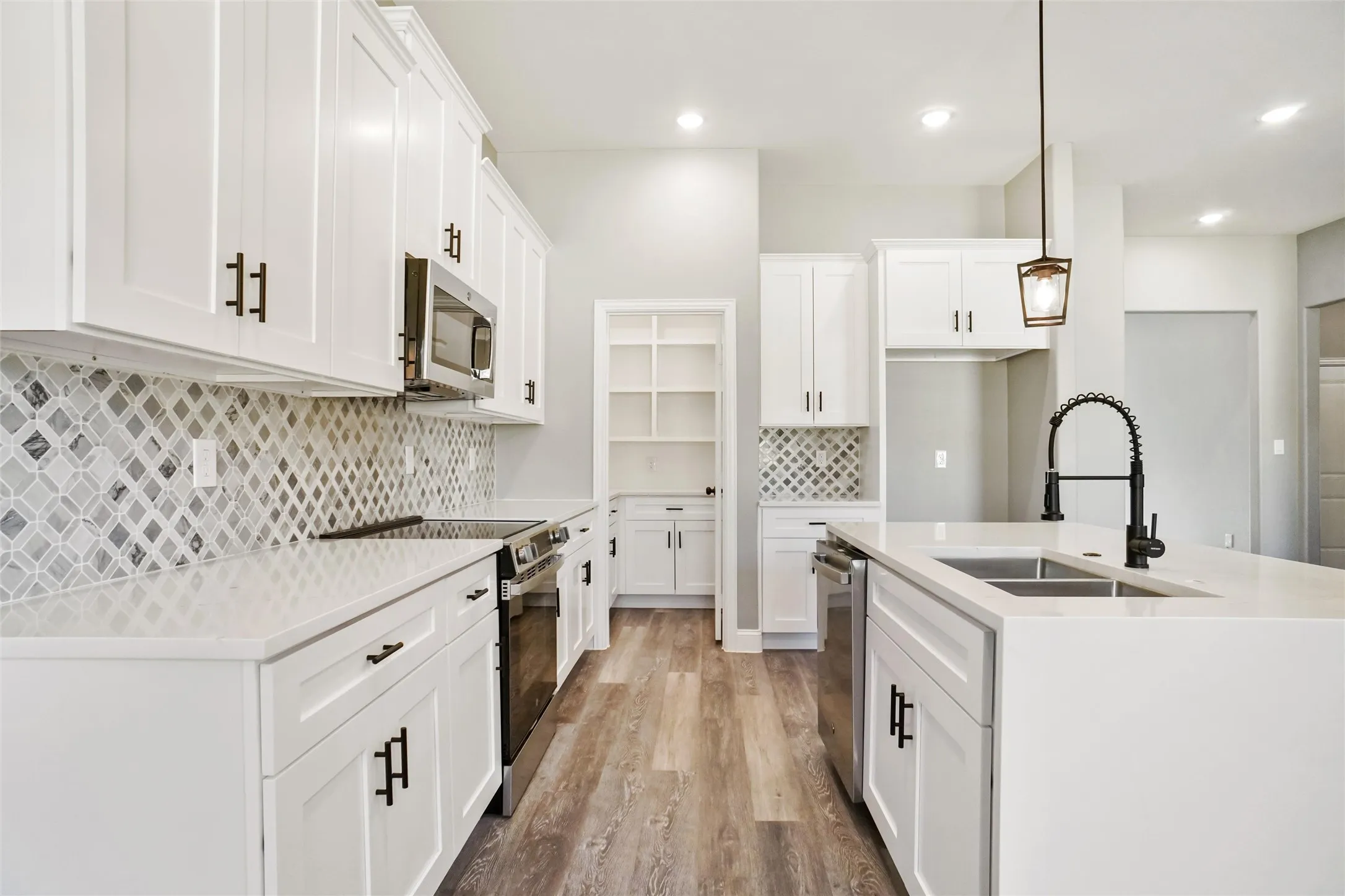 Single Family Residence For Sale in Hood County , 4913 Wichita Street, Granbury, Texas 76048, 3 Bedroom, 3 Bathroom, 2 Garage spaces, 1,749 Sqft, built in 2024, New Construction - Complete, mls#20779689, Real Estate Agent in Granbury, Homes For Sale in Hood county, Homes For Sale in Granbury, Realtor in Granbury Texas, Real Estate Brokerage Independent Realty Texas, Luminita Cordes Realtor