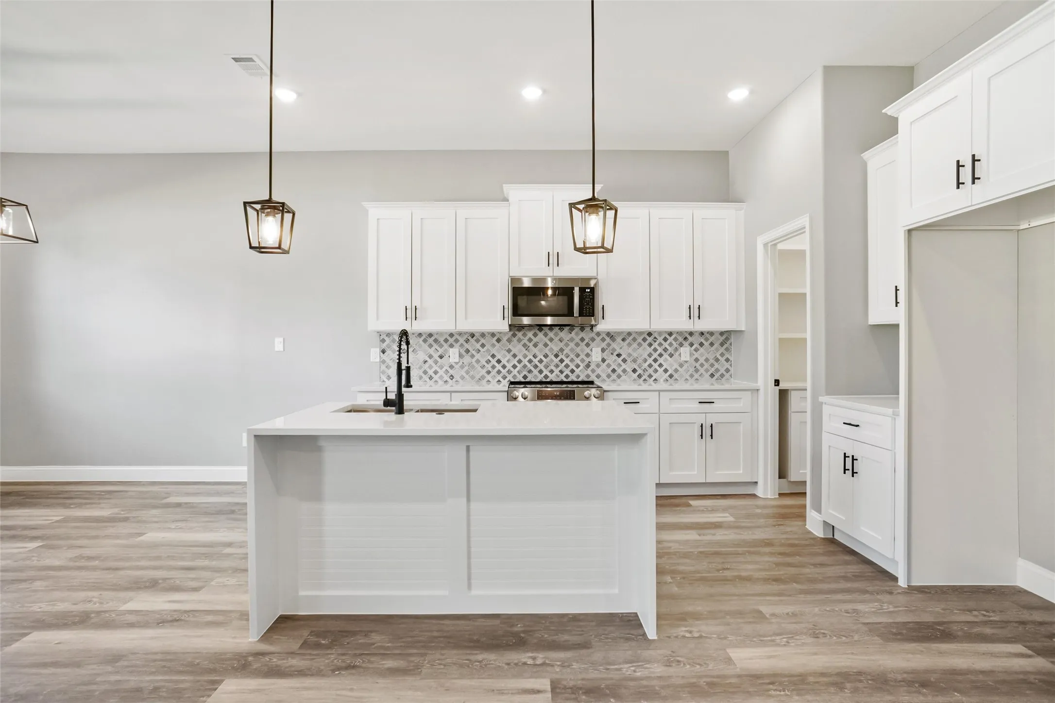 Single Family Residence For Sale in Hood County , 4913 Wichita Street, Granbury, Texas 76048, 3 Bedroom, 3 Bathroom, 2 Garage spaces, 1,749 Sqft, built in 2024, New Construction - Complete, mls#20779689, Real Estate Agent in Granbury, Homes For Sale in Hood county, Homes For Sale in Granbury, Realtor in Granbury Texas, Real Estate Brokerage Independent Realty Texas, Luminita Cordes Realtor