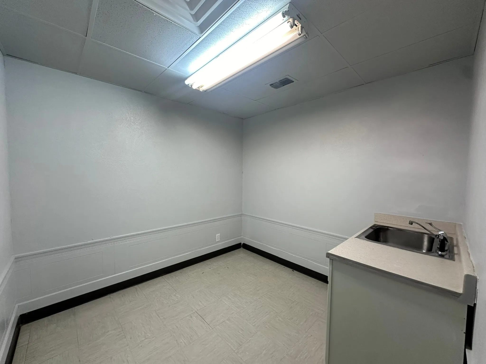 Business For Rent in Ellis County , 201 Ferris Avenue Suite A, Waxahachie, Texas 75165, 0, 0, Garage spaces, 0 Sqft, built in 1944, Preowned, mls#20780990, Real Estate Agent in Waxahachie, Homes For Rent in Ellis county, Homes For Rent in Waxahachie, Realtor in Waxahachie Texas, Real Estate Brokerage Independent Realty Texas, Luminita Cordes Realtor