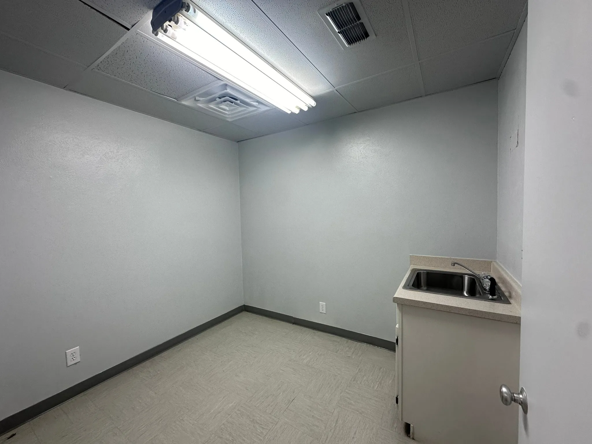 Business For Rent in Ellis County , 201 Ferris Avenue Suite A, Waxahachie, Texas 75165, 0, 0, Garage spaces, 0 Sqft, built in 1944, Preowned, mls#20780990, Real Estate Agent in Waxahachie, Homes For Rent in Ellis county, Homes For Rent in Waxahachie, Realtor in Waxahachie Texas, Real Estate Brokerage Independent Realty Texas, Luminita Cordes Realtor