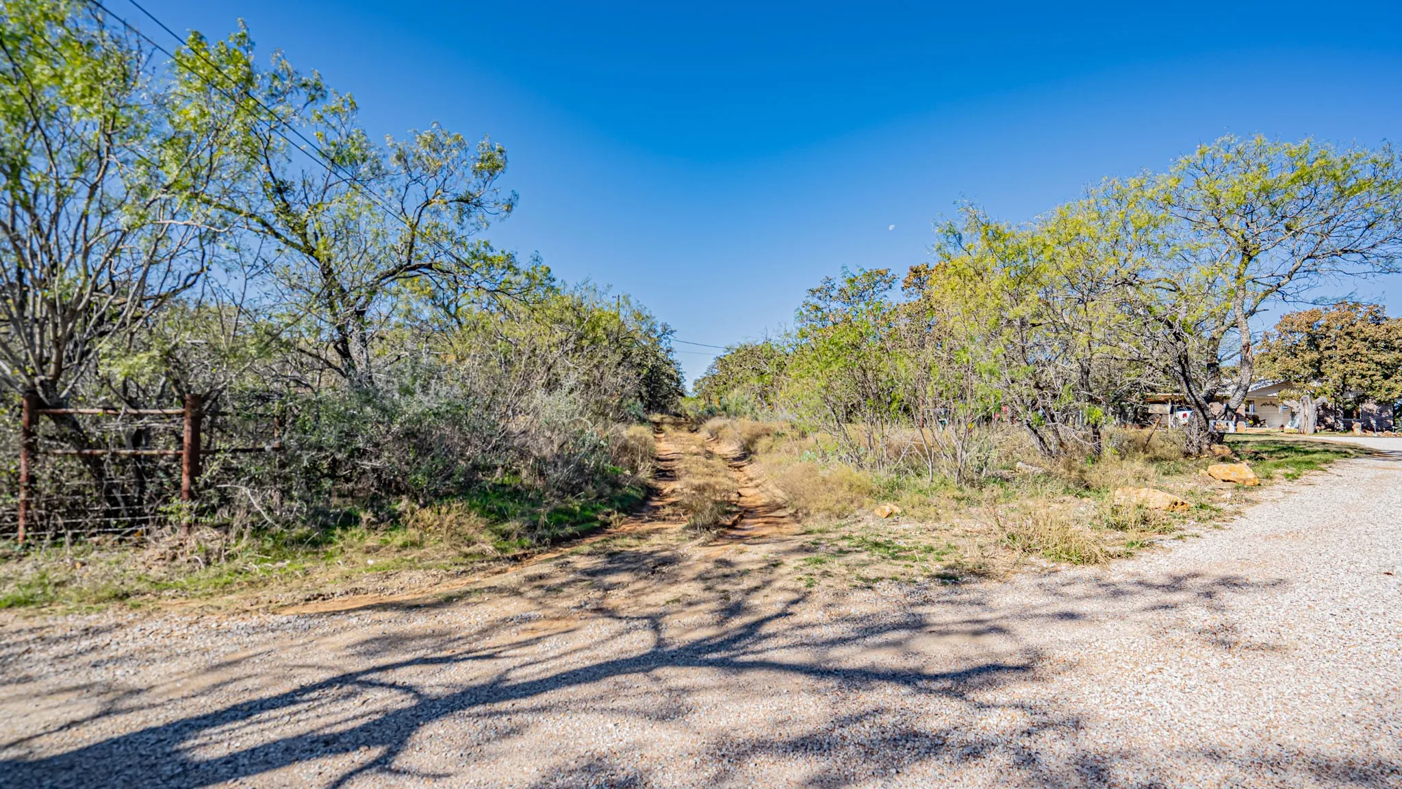 Entrance Road to the gate