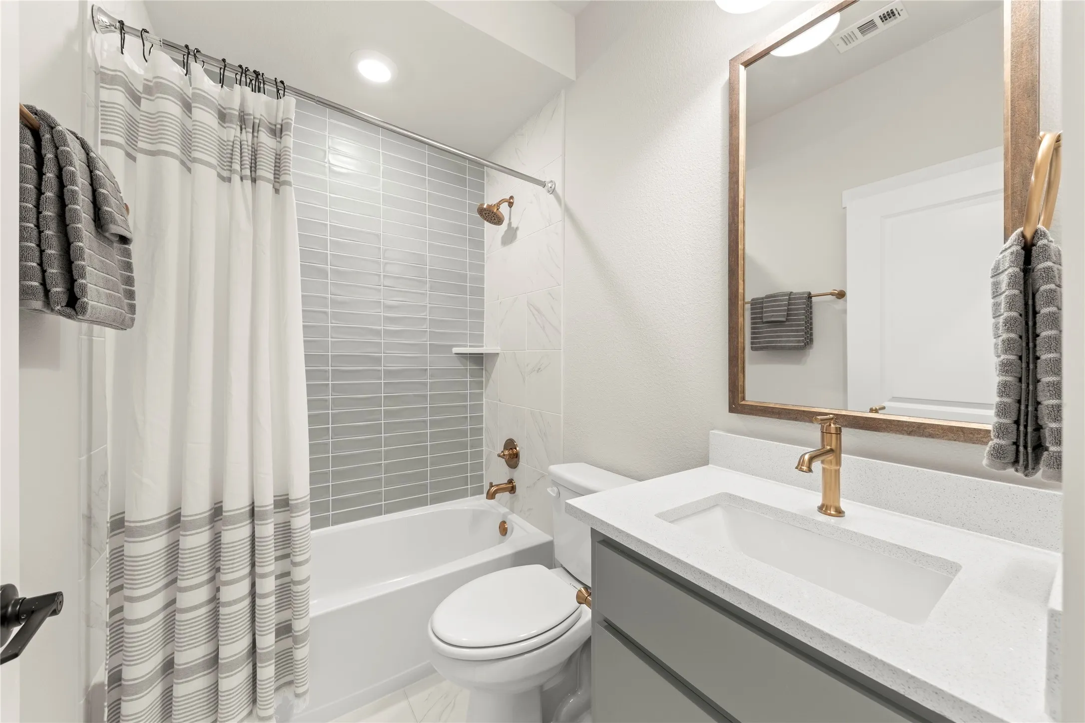Townhouse For Sale in Dallas County , 12500 Audubon Trail, Rowlett, Texas 75089, 3 Bedroom, 3 Bathroom, 2 Garage spaces, 2,119 Sqft, built in 2025, New Construction - Complete, mls#20783771, Real Estate Agent in Rowlett, Homes For Sale in Dallas county, Homes For Sale in Rowlett, Realtor in Rowlett Texas, Real Estate Brokerage Independent Realty Texas, Luminita Cordes Realtor