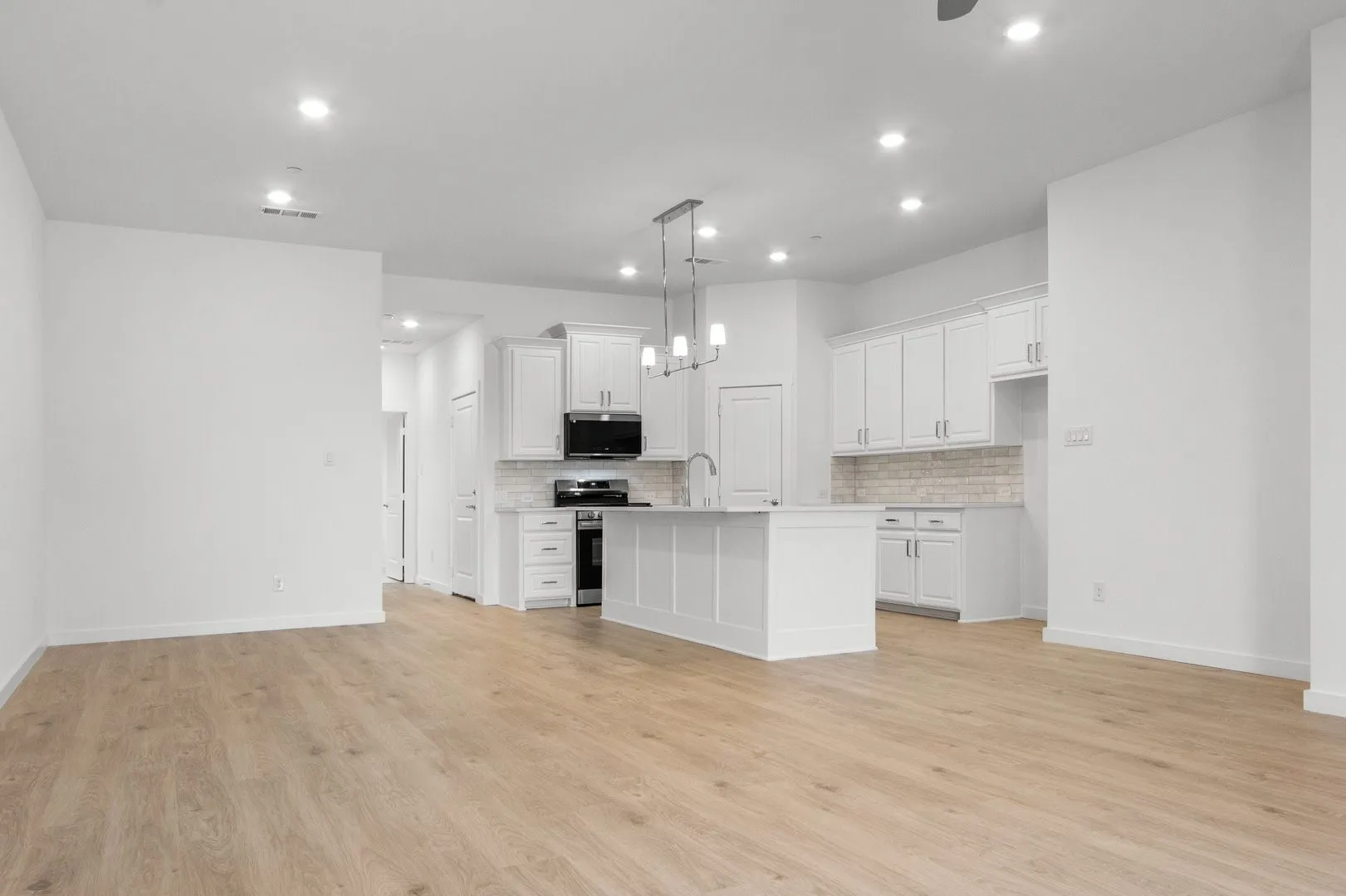Townhouse For Sale in Collin County , 2821 Concord Drive, Wylie, Texas 75098, 2 Bedroom, 2 Bathroom, 2 Garage spaces, 1,356 Sqft, built in 2025, New Construction - Complete, mls#20783938, Real Estate Agent in Wylie, Homes For Sale in Collin county, Homes For Sale in Wylie, Realtor in Wylie Texas, Real Estate Brokerage Independent Realty Texas, Luminita Cordes Realtor
