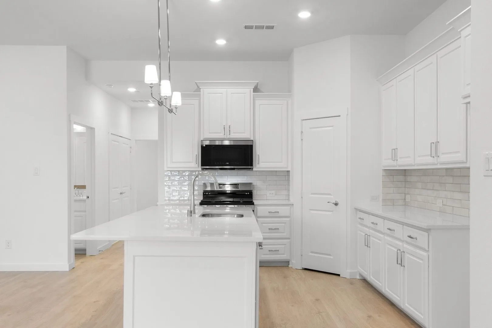 013-2821ConcordDrive-Wylie-TX-75098-Kitchen.jpg-SMALL