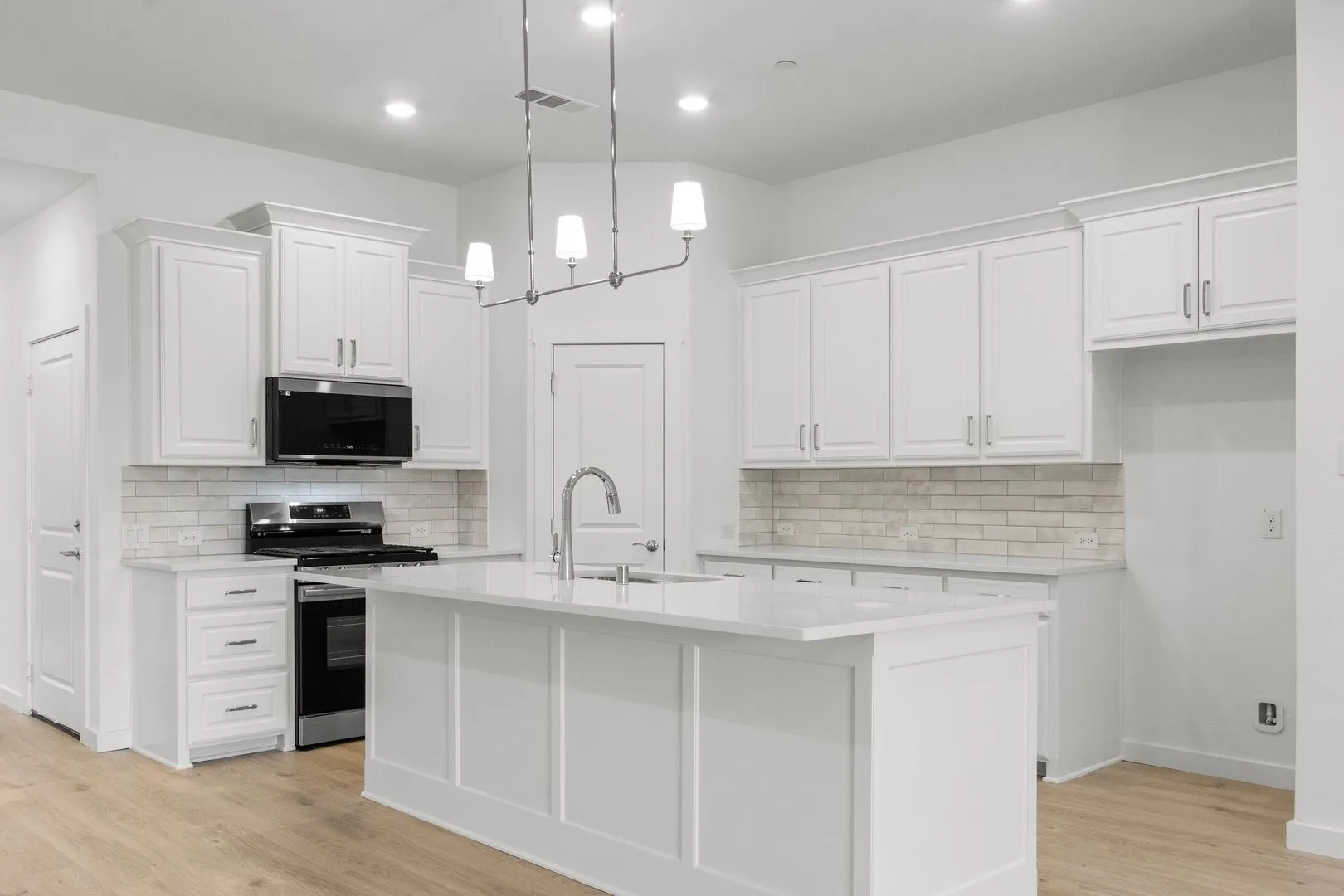 012-2821ConcordDrive-Wylie-TX-75098-Kitchen.jpg-SMALL
