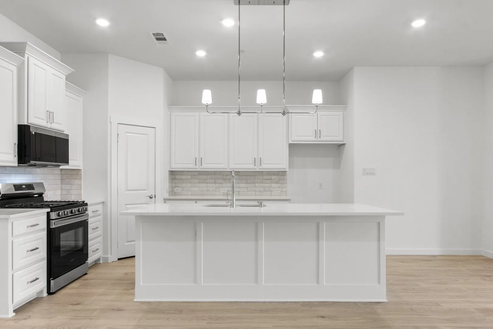 011-2821ConcordDrive-Wylie-TX-75098-Kitchen.jpg-SMALL