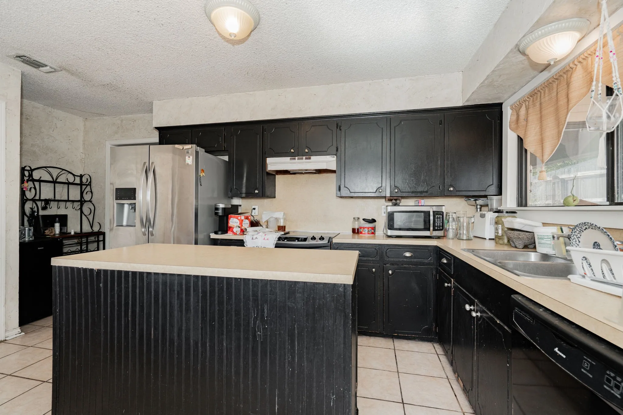 Single Family Residence For Sale in Kaufman County , 1802 Westgate Drive, Terrell, Texas 75160, 3 Bedrooms, 2 Bathrooms, 1 Garage spaces, 1,477 Sqft, built in 2000, Price $245,000, mls#20784311, Real Estate Agent in Terrell, Homes For Sale in Kaufman county, Homes For Sale in Terrell, Realtor in Terrell Texas, Real Estate Brokerage Independent Realty Texas, Luminita Cordes Realtor