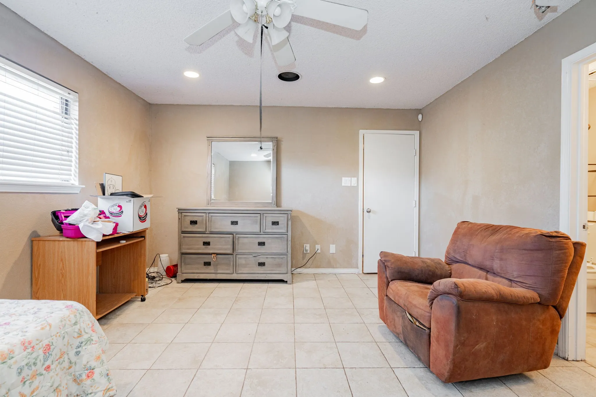 Single Family Residence For Sale in Kaufman County , 1802 Westgate Drive, Terrell, Texas 75160, 3 Bedrooms, 2 Bathrooms, 1 Garage spaces, 1,477 Sqft, built in 2000, Price $245,000, mls#20784311, Real Estate Agent in Terrell, Homes For Sale in Kaufman county, Homes For Sale in Terrell, Realtor in Terrell Texas, Real Estate Brokerage Independent Realty Texas, Luminita Cordes Realtor