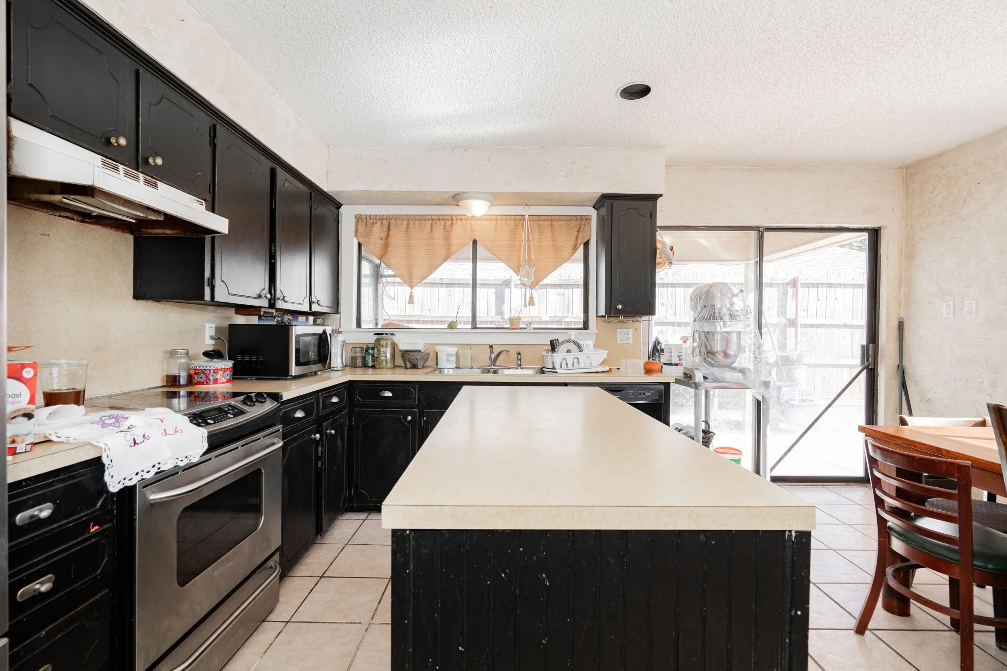Single Family Residence For Sale in Kaufman County , 1802 Westgate Drive, Terrell, Texas 75160, 3 Bedrooms, 2 Bathrooms, 1 Garage spaces, 1,477 Sqft, built in 2000, Price $245,000, mls#20784311, Real Estate Agent in Terrell, Homes For Sale in Kaufman county, Homes For Sale in Terrell, Realtor in Terrell Texas, Real Estate Brokerage Independent Realty Texas, Luminita Cordes Realtor