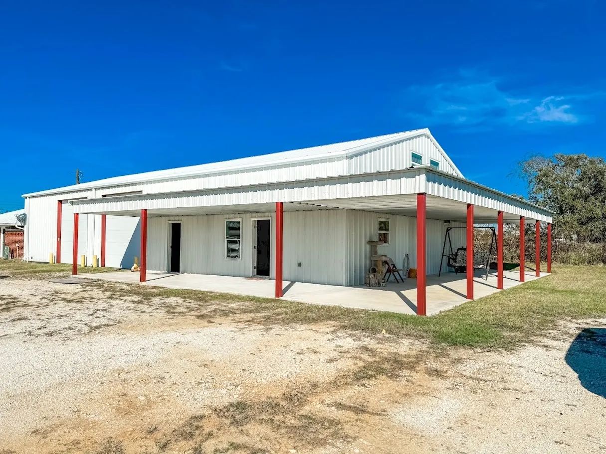Apartment For Sale in Freestone County , 807 Fm-489, Buffalo, Texas 75831, 4 Bedrooms, 4 Bathrooms, 6 Garage spaces, 8,336 Sqft, built in 1999, Preowned, Price $775,000, mls#20785265, Real Estate Agent in Buffalo, Homes For Sale in Freestone county, Homes For Sale in Buffalo, Realtor in Buffalo Texas, Real Estate Brokerage Independent Realty Texas, Luminita Cordes Realtor