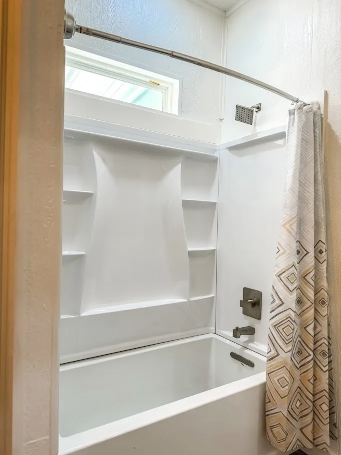 Apartment For Sale in Freestone County , 807 Fm-489, Buffalo, Texas 75831, 4 Bedrooms, 4 Bathrooms, 6 Garage spaces, 8,336 Sqft, built in 1999, Preowned, Price $775,000, mls#20785265, Real Estate Agent in Buffalo, Homes For Sale in Freestone county, Homes For Sale in Buffalo, Realtor in Buffalo Texas, Real Estate Brokerage Independent Realty Texas, Luminita Cordes Realtor