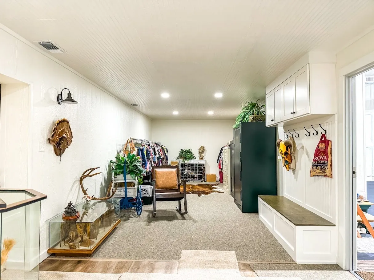 Apartment For Sale in Freestone County , 807 Fm-489, Buffalo, Texas 75831, 4 Bedrooms, 4 Bathrooms, 6 Garage spaces, 8,336 Sqft, built in 1999, Preowned, Price $775,000, mls#20785265, Real Estate Agent in Buffalo, Homes For Sale in Freestone county, Homes For Sale in Buffalo, Realtor in Buffalo Texas, Real Estate Brokerage Independent Realty Texas, Luminita Cordes Realtor