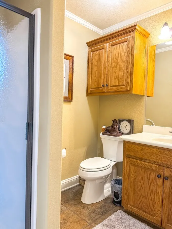 Apartment For Sale in Freestone County , 807 Fm-489, Buffalo, Texas 75831, 4 Bedrooms, 4 Bathrooms, 6 Garage spaces, 8,336 Sqft, built in 1999, Preowned, Price $775,000, mls#20785265, Real Estate Agent in Buffalo, Homes For Sale in Freestone county, Homes For Sale in Buffalo, Realtor in Buffalo Texas, Real Estate Brokerage Independent Realty Texas, Luminita Cordes Realtor