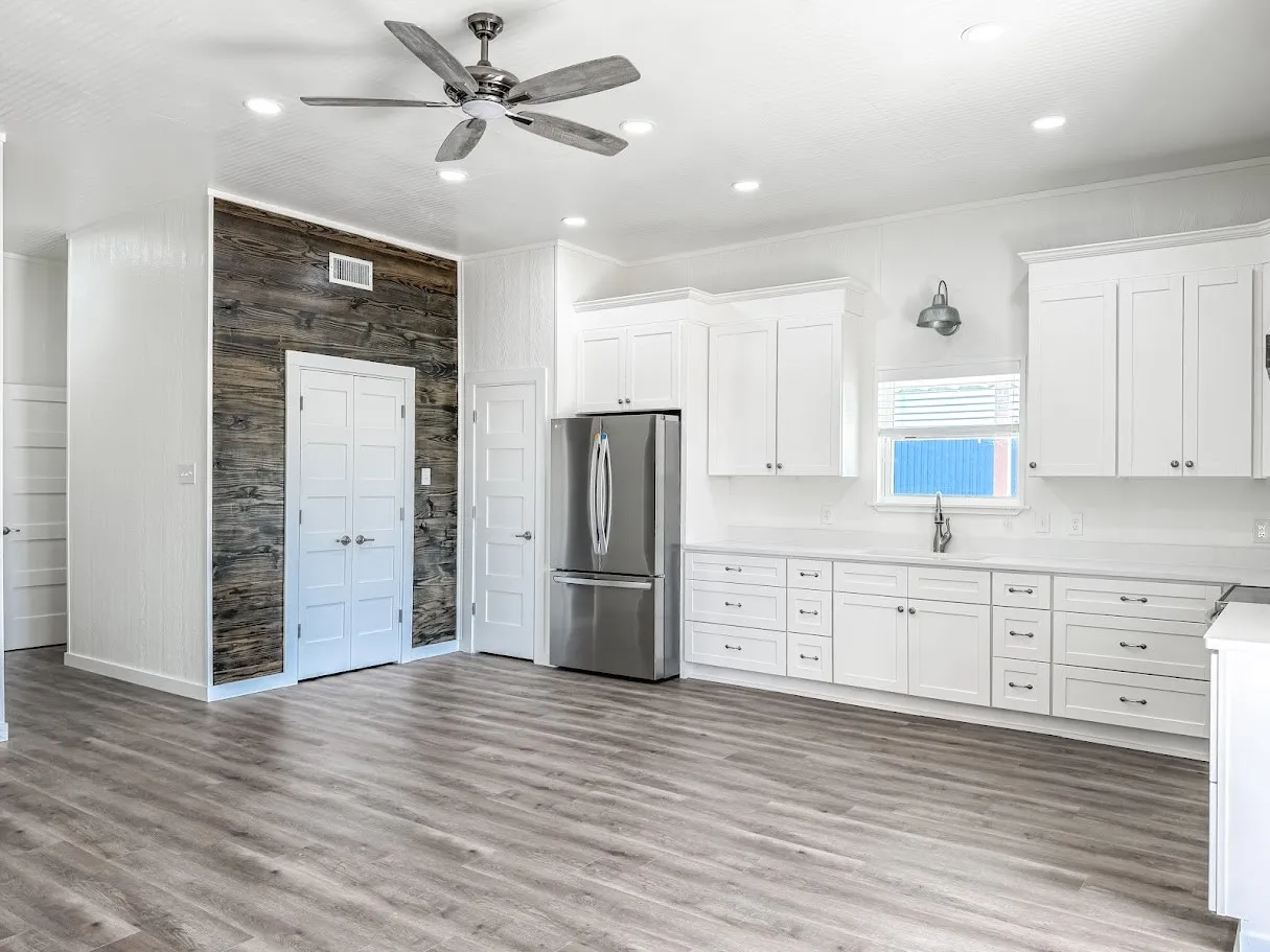 Apartment For Sale in Freestone County , 807 Fm-489, Buffalo, Texas 75831, 4 Bedrooms, 4 Bathrooms, 6 Garage spaces, 8,336 Sqft, built in 1999, Preowned, Price $775,000, mls#20785265, Real Estate Agent in Buffalo, Homes For Sale in Freestone county, Homes For Sale in Buffalo, Realtor in Buffalo Texas, Real Estate Brokerage Independent Realty Texas, Luminita Cordes Realtor