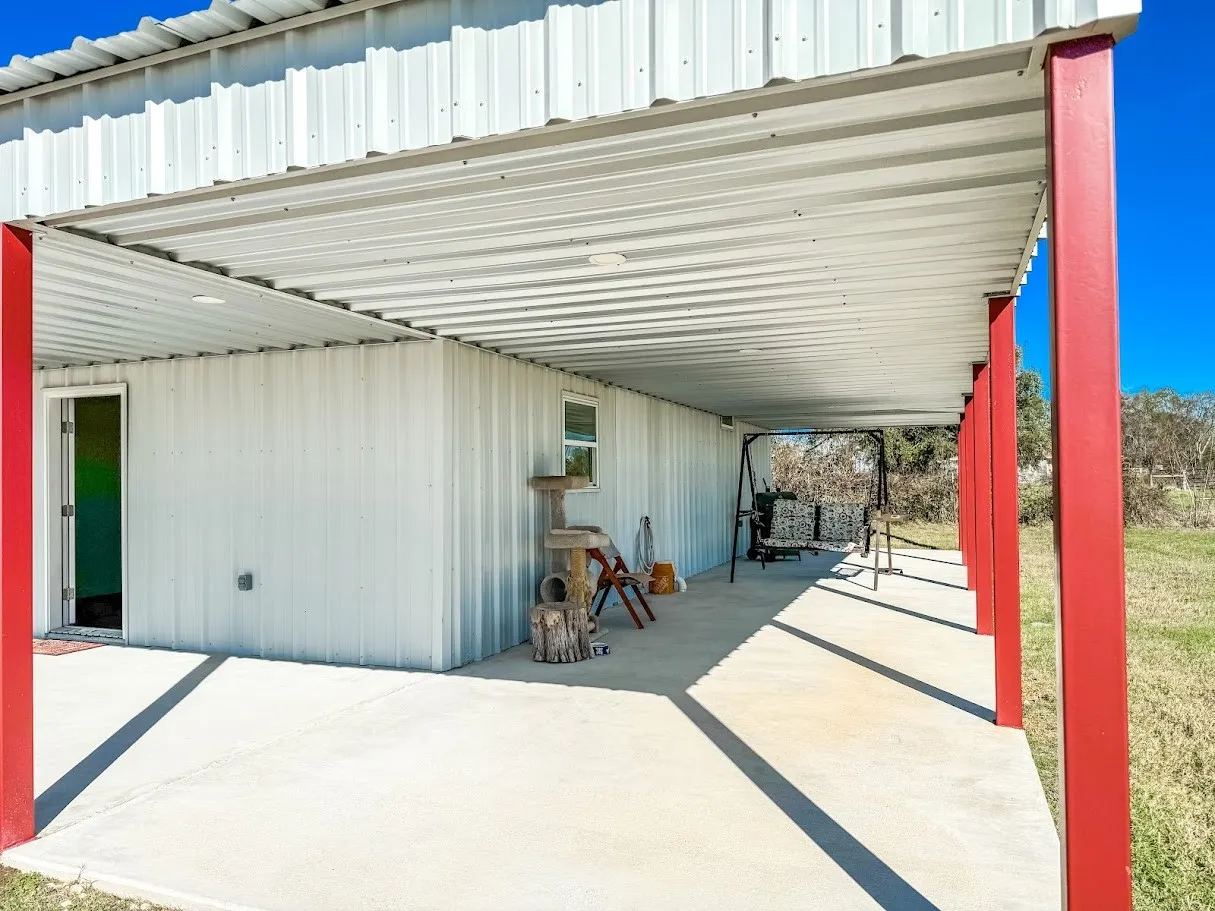 Apartment For Sale in Freestone County , 807 Fm-489, Buffalo, Texas 75831, 4 Bedrooms, 4 Bathrooms, 6 Garage spaces, 8,336 Sqft, built in 1999, Preowned, Price $775,000, mls#20785265, Real Estate Agent in Buffalo, Homes For Sale in Freestone county, Homes For Sale in Buffalo, Realtor in Buffalo Texas, Real Estate Brokerage Independent Realty Texas, Luminita Cordes Realtor