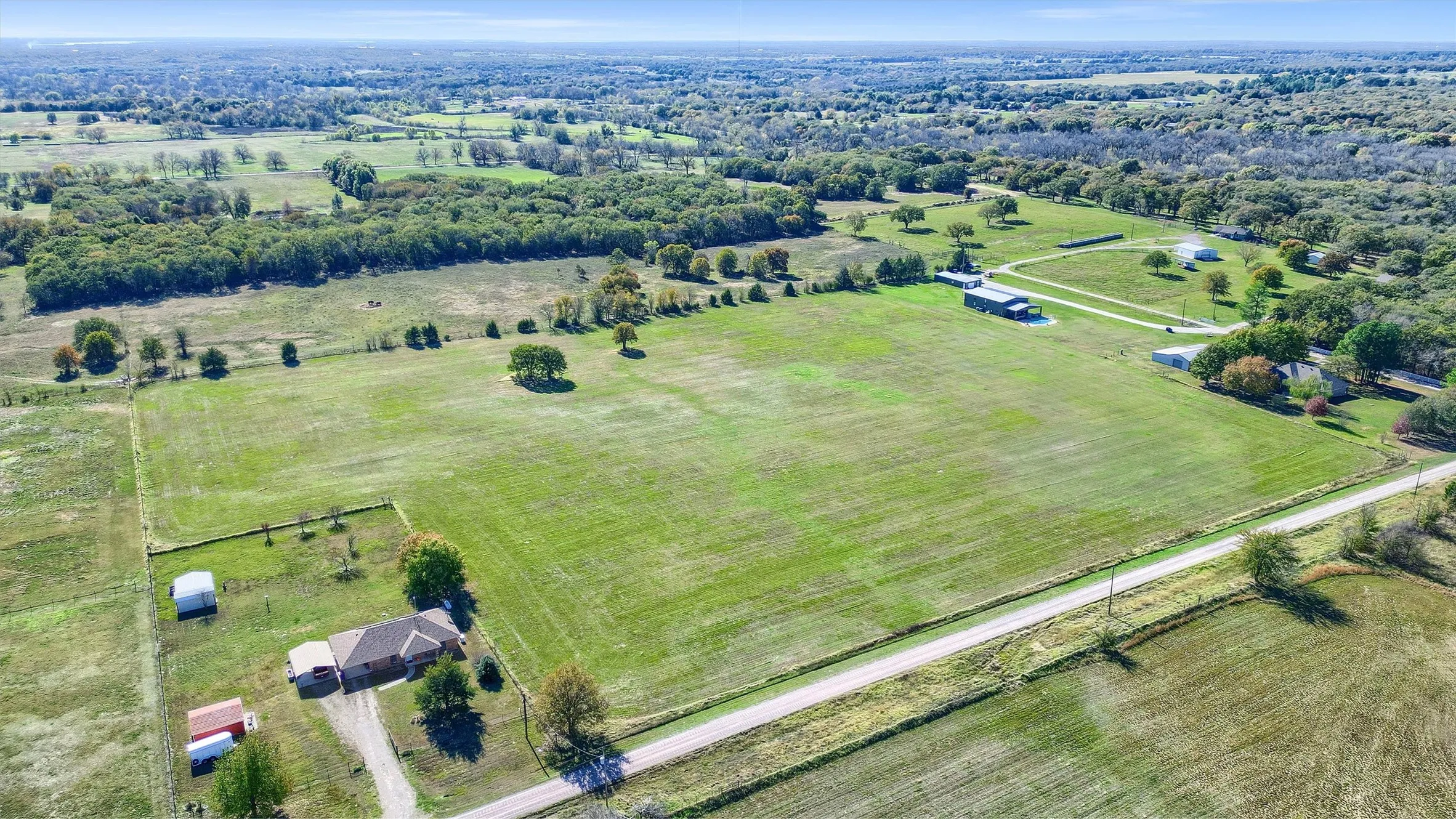 Birds eye view of property featuring a rural view