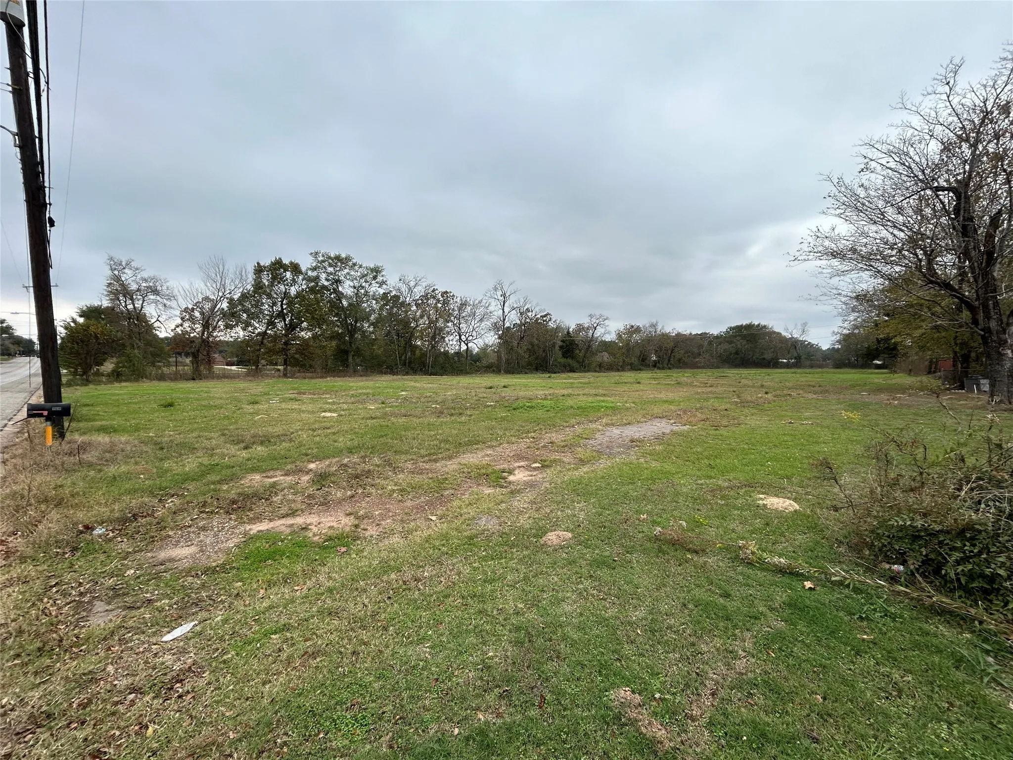 View of yard with a rural view