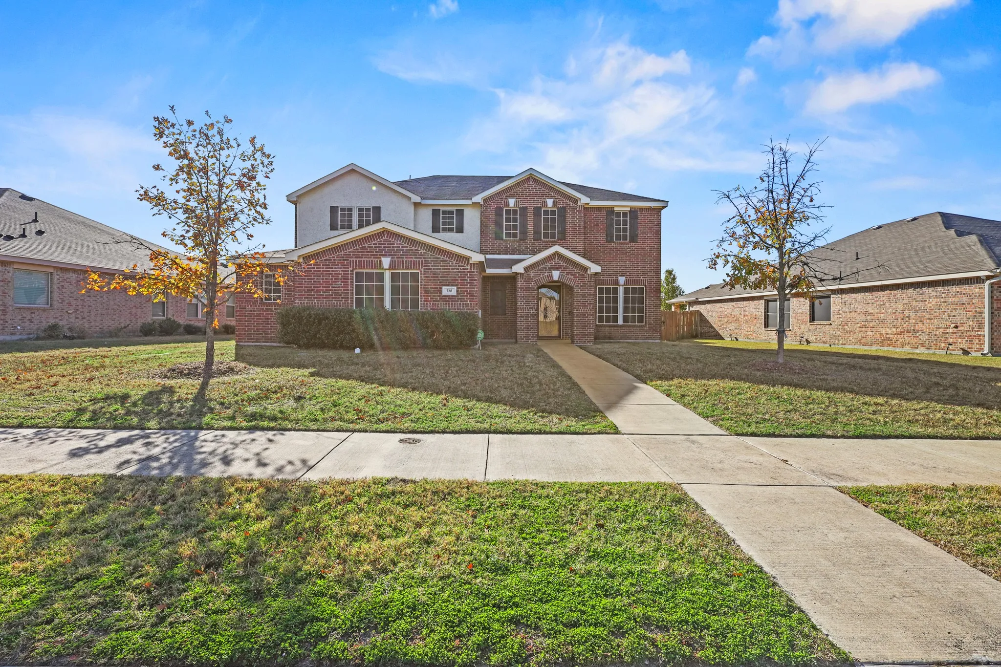 Front facade featuring a front yard