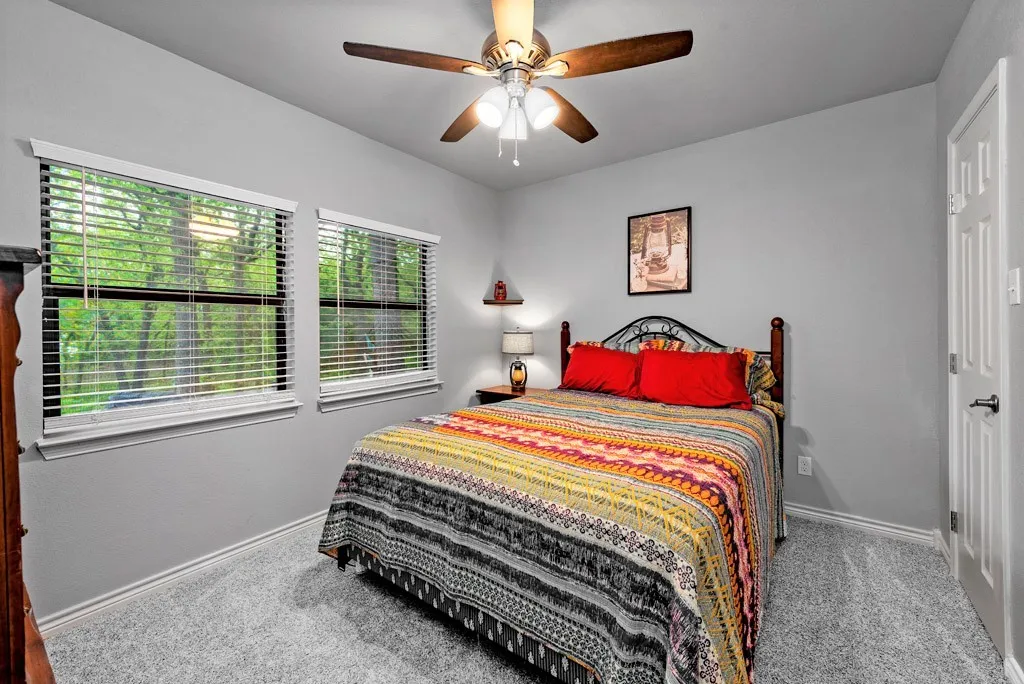 Single Family Residence For Sale in Grayson County , 326 Glomin Lane, Pottsboro, Texas 75076, 4 Bedroom, 3 Bathroom, 1 Garage spaces, 1,846 Sqft, built in 1964, Preowned, mls#20789622, Real Estate Agent in Pottsboro, Homes For Sale in Grayson county, Homes For Sale in Pottsboro, Realtor in Pottsboro Texas, Real Estate Brokerage Independent Realty Texas, Luminita Cordes Realtor