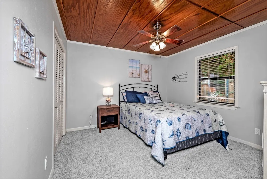 Single Family Residence For Sale in Grayson County , 326 Glomin Lane, Pottsboro, Texas 75076, 4 Bedroom, 3 Bathroom, 1 Garage spaces, 1,846 Sqft, built in 1964, Preowned, mls#20789622, Real Estate Agent in Pottsboro, Homes For Sale in Grayson county, Homes For Sale in Pottsboro, Realtor in Pottsboro Texas, Real Estate Brokerage Independent Realty Texas, Luminita Cordes Realtor