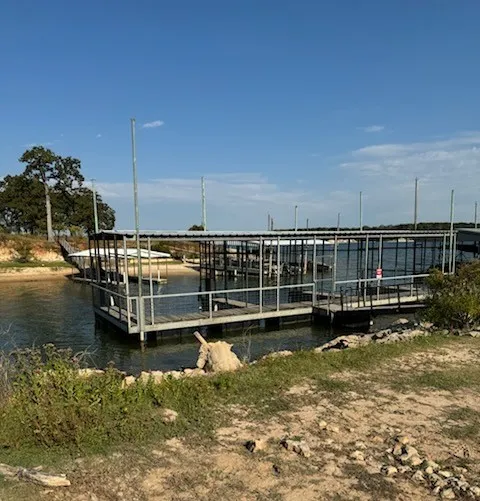 Single Family Residence For Sale in Grayson County , 326 Glomin Lane, Pottsboro, Texas 75076, 4 Bedroom, 3 Bathroom, 1 Garage spaces, 1,846 Sqft, built in 1964, Preowned, mls#20789622, Real Estate Agent in Pottsboro, Homes For Sale in Grayson county, Homes For Sale in Pottsboro, Realtor in Pottsboro Texas, Real Estate Brokerage Independent Realty Texas, Luminita Cordes Realtor
