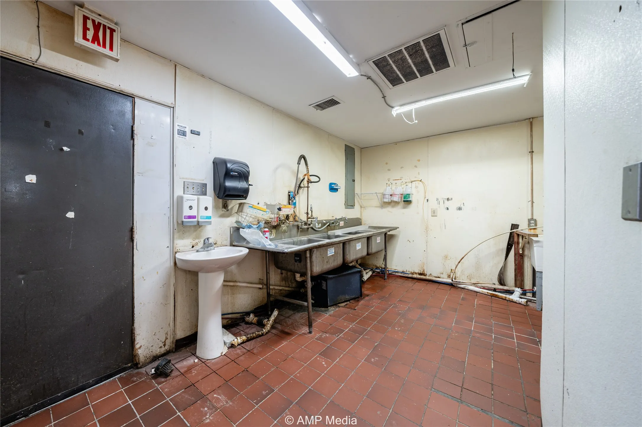 Retail For Sale in Jones County , 702 N Swenson Street, Stamford, Texas 79553, 0, 0, Garage spaces, 0 Sqft, built in 1970, Preowned, mls#20792628, Real Estate Agent in Stamford, Homes For Sale in Jones county, Homes For Sale in Stamford, Realtor in Stamford Texas, Real Estate Brokerage Independent Realty Texas, Luminita Cordes Realtor