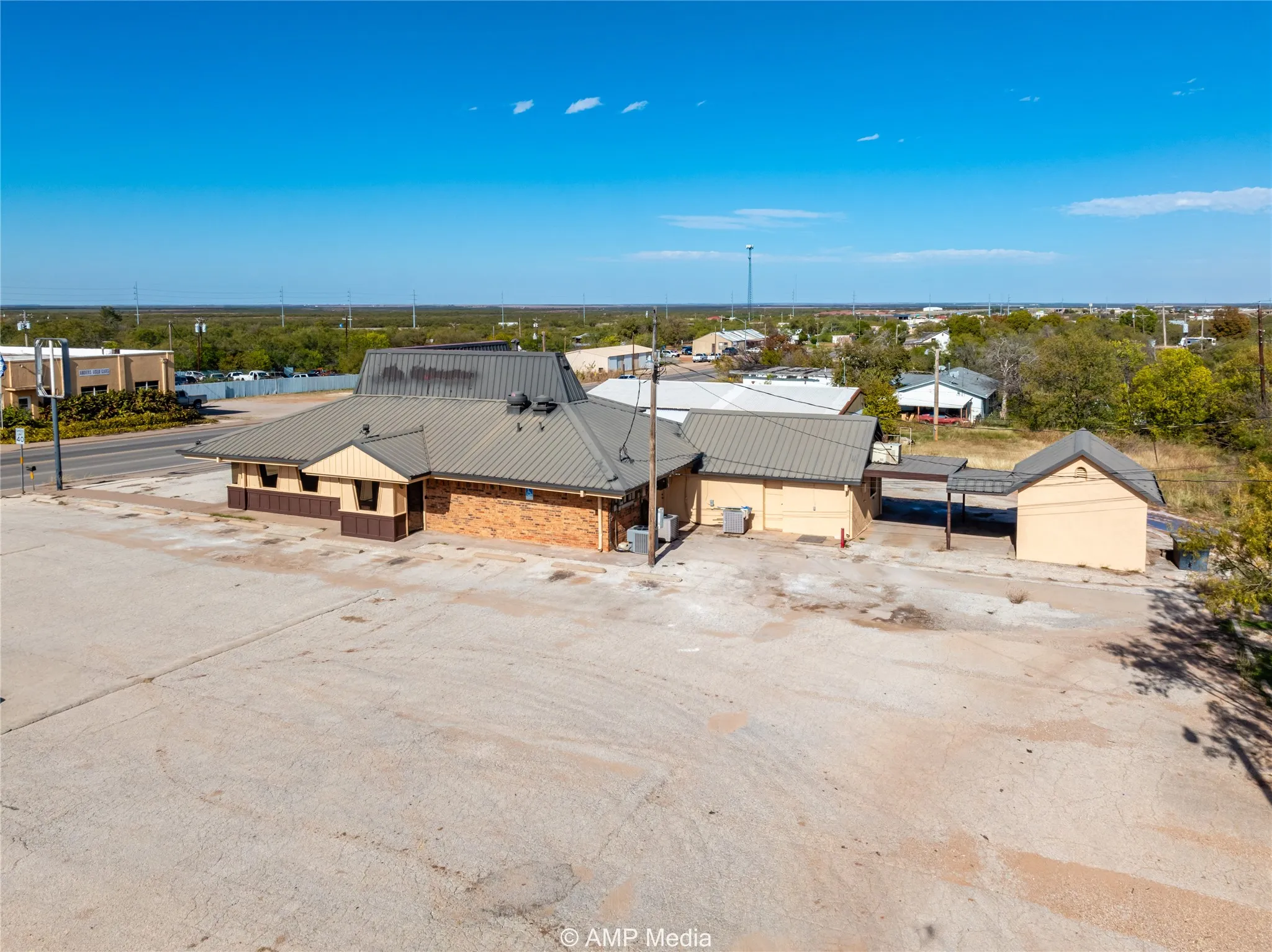 Retail For Sale in Jones County , 702 N Swenson Street, Stamford, Texas 79553, 0, 0, Garage spaces, 0 Sqft, built in 1970, Preowned, mls#20792628, Real Estate Agent in Stamford, Homes For Sale in Jones county, Homes For Sale in Stamford, Realtor in Stamford Texas, Real Estate Brokerage Independent Realty Texas, Luminita Cordes Realtor