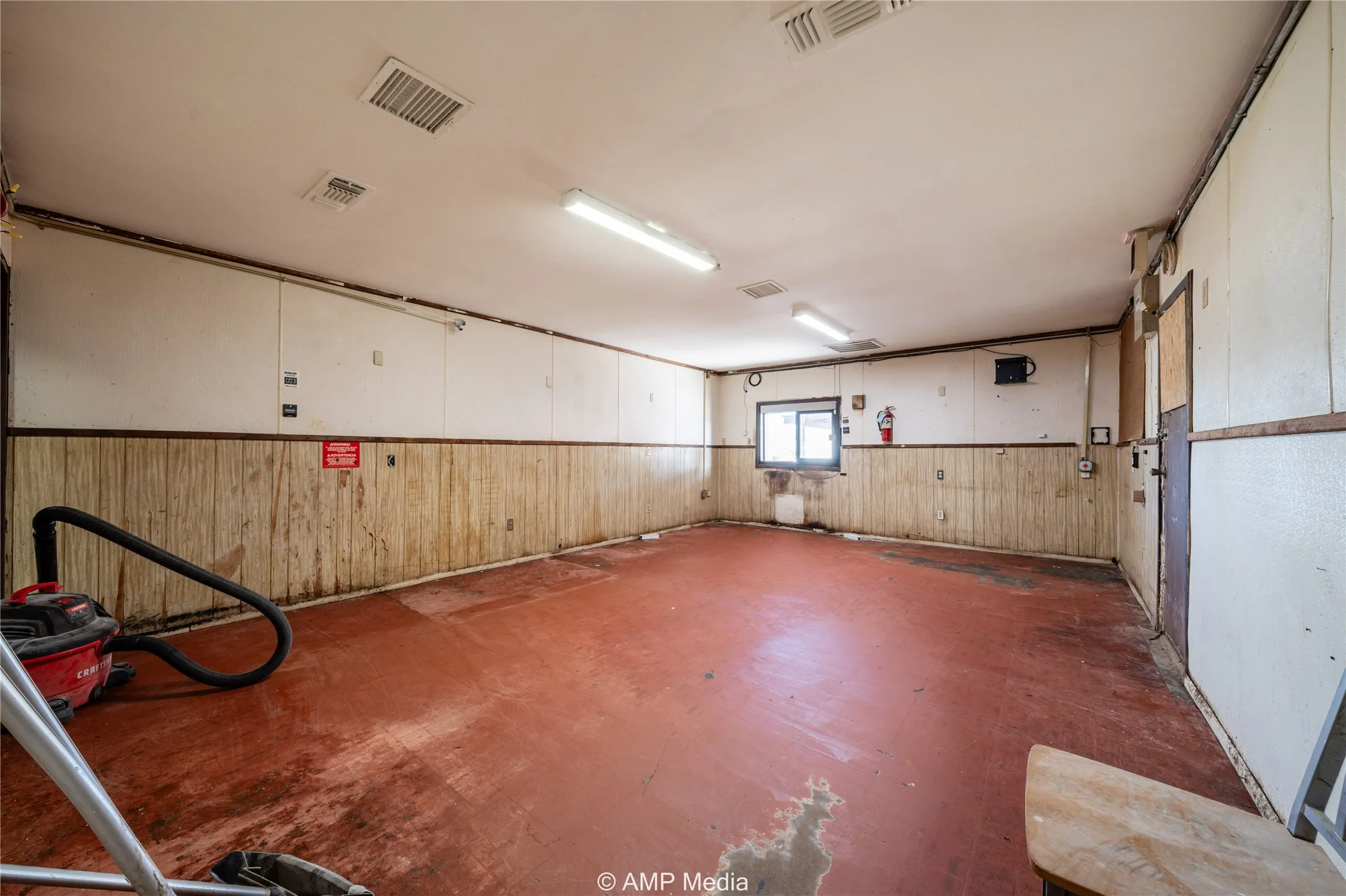 Retail For Sale in Jones County , 702 N Swenson Street, Stamford, Texas 79553, 0, 0, Garage spaces, 0 Sqft, built in 1970, Preowned, mls#20792628, Real Estate Agent in Stamford, Homes For Sale in Jones county, Homes For Sale in Stamford, Realtor in Stamford Texas, Real Estate Brokerage Independent Realty Texas, Luminita Cordes Realtor