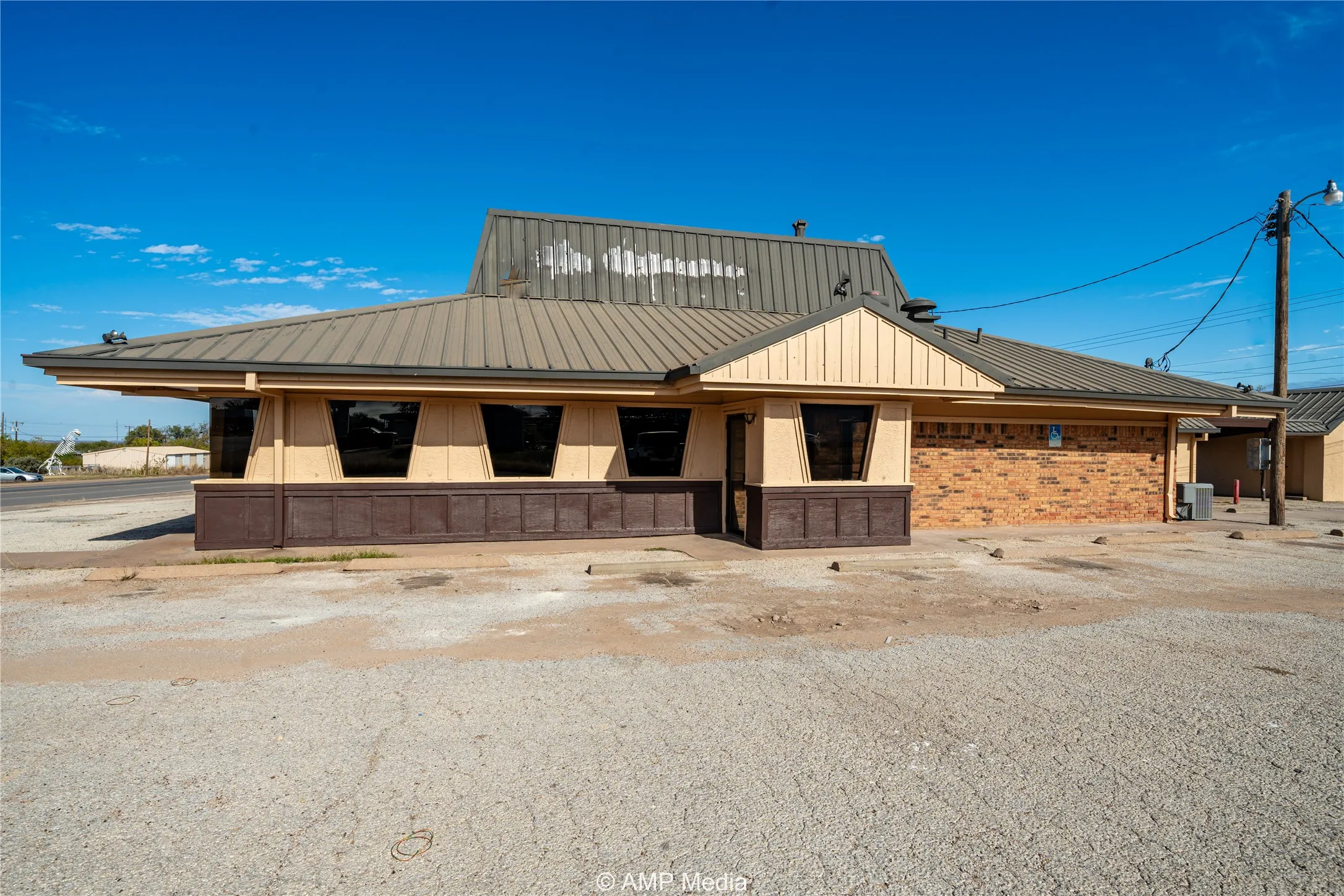 Retail For Sale in Jones County , 702 N Swenson Street, Stamford, Texas 79553, 0, 0, Garage spaces, 0 Sqft, built in 1970, Preowned, mls#20792628, Real Estate Agent in Stamford, Homes For Sale in Jones county, Homes For Sale in Stamford, Realtor in Stamford Texas, Real Estate Brokerage Independent Realty Texas, Luminita Cordes Realtor