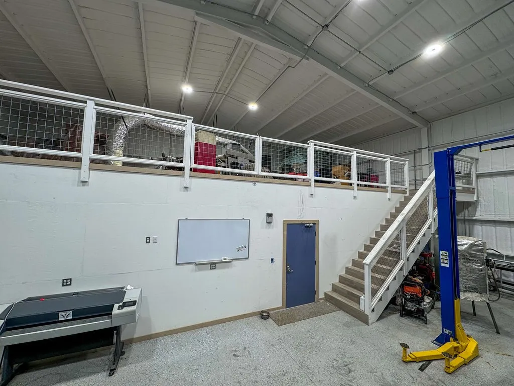 Large loft for extra storage or room to expand