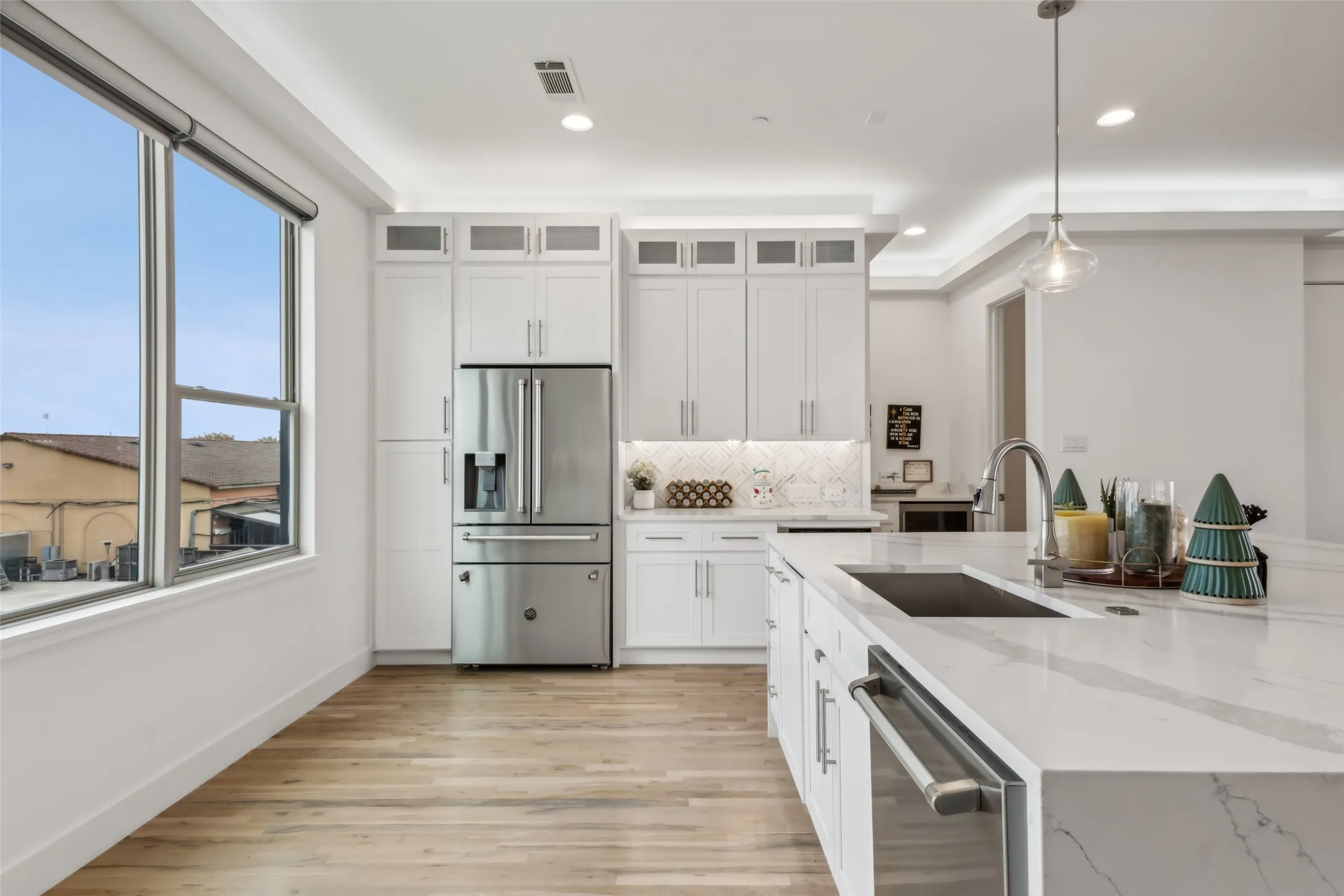 Townhouse For Sale in Denton County , 4905 Blaynes View, The Colony, Texas 75056, 3 Bedrooms, 5 Bathrooms, 2 Garage spaces, 3,111 Sqft, built in 2022, Preowned, Price $1,300,000, mls#20793412, Real Estate Agent in The Colony, Homes For Sale in Denton county, Homes For Sale in The Colony, Realtor in The Colony Texas, Real Estate Brokerage Independent Realty Texas, Luminita Cordes Realtor