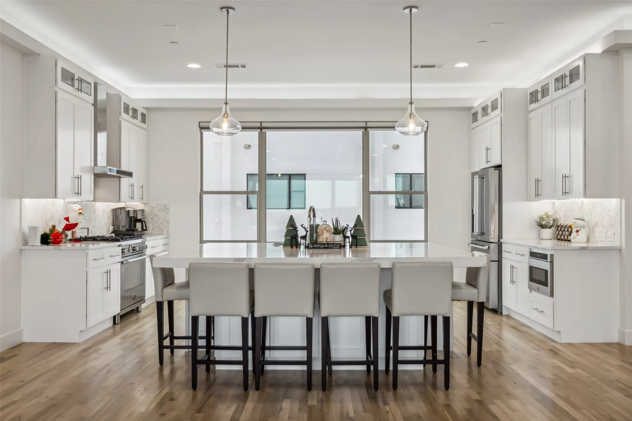 Townhouse For Sale in Denton County , 4905 Blaynes View, The Colony, Texas 75056, 3 Bedrooms, 5 Bathrooms, 2 Garage spaces, 3,111 Sqft, built in 2022, Preowned, Price $1,300,000, mls#20793412, Real Estate Agent in The Colony, Homes For Sale in Denton county, Homes For Sale in The Colony, Realtor in The Colony Texas, Real Estate Brokerage Independent Realty Texas, Luminita Cordes Realtor