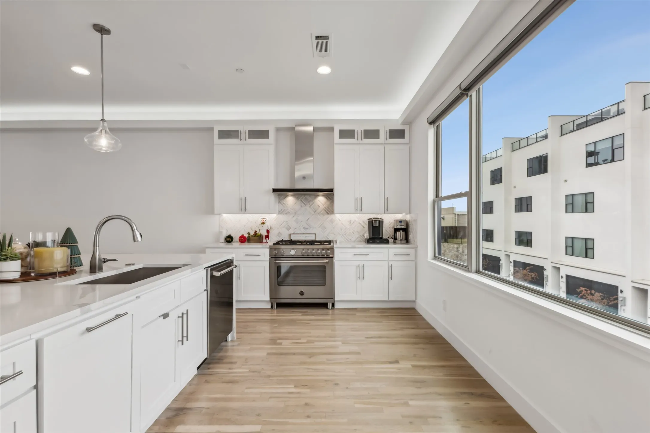 Townhouse For Sale in Denton County , 4905 Blaynes View, The Colony, Texas 75056, 3 Bedrooms, 5 Bathrooms, 2 Garage spaces, 3,111 Sqft, built in 2022, Preowned, Price $1,300,000, mls#20793412, Real Estate Agent in The Colony, Homes For Sale in Denton county, Homes For Sale in The Colony, Realtor in The Colony Texas, Real Estate Brokerage Independent Realty Texas, Luminita Cordes Realtor