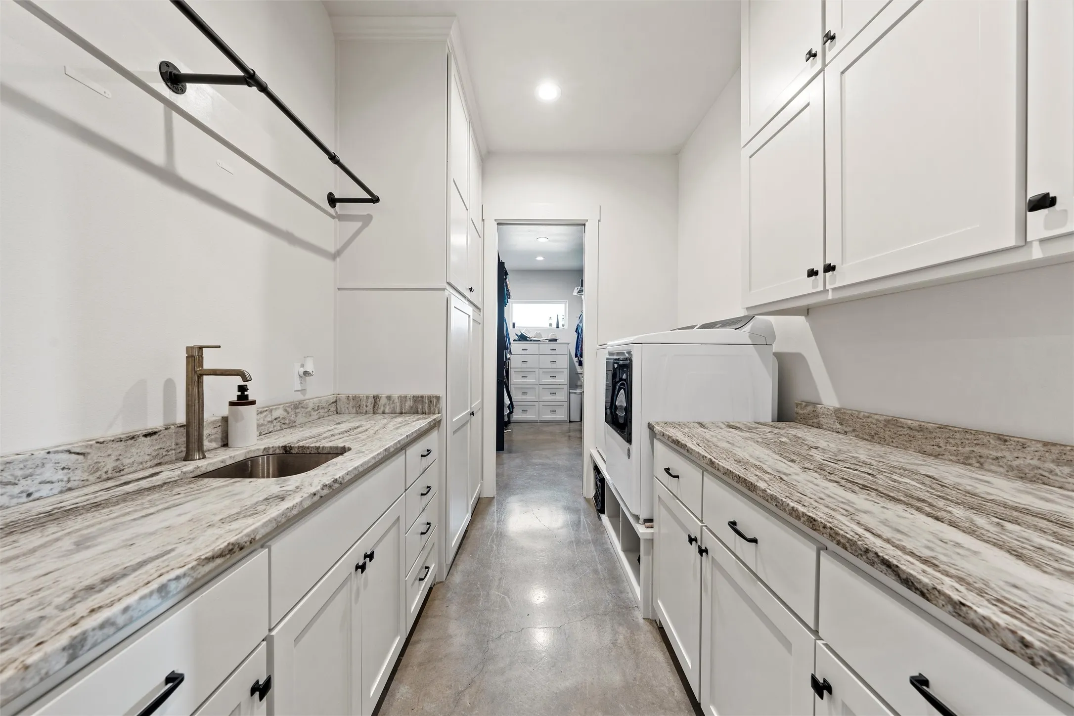 Single Family Residence For Sale in Mc Lennan County , 353 Willow Moon Ranch Road, Crawford, Texas 76638, 6 Bedroom, 3 Bathroom, 2 Garage spaces, 3,150 Sqft, built in 2023, mls#20796231, Real Estate Agent in Crawford, Homes For Sale in Mc Lennan county, Homes For Sale in Crawford, Realtor in Crawford Texas, Real Estate Brokerage Independent Realty Texas, Luminita Cordes Realtor