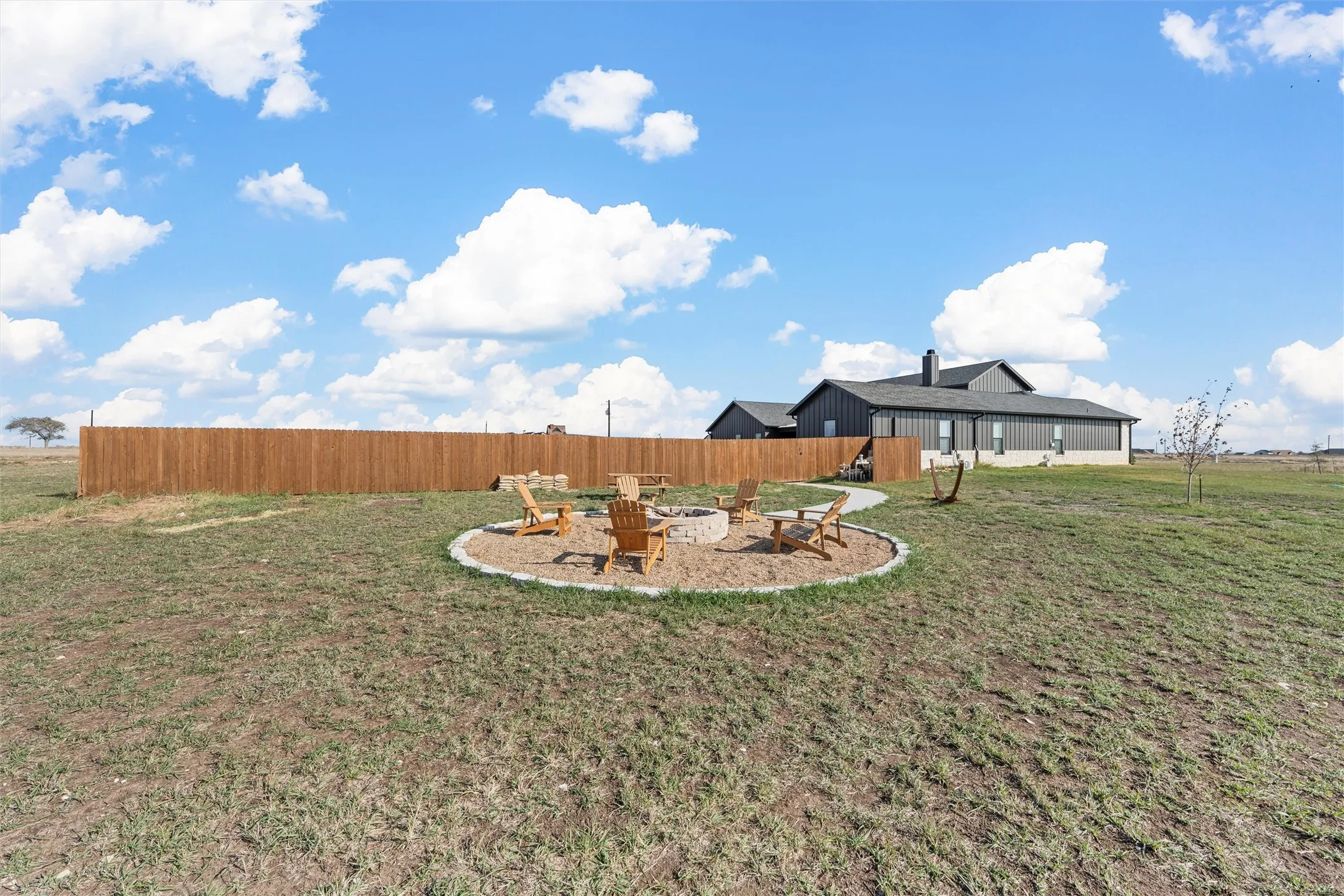 Single Family Residence For Sale in Mc Lennan County , 353 Willow Moon Ranch Road, Crawford, Texas 76638, 6 Bedroom, 3 Bathroom, 2 Garage spaces, 3,150 Sqft, built in 2023, mls#20796231, Real Estate Agent in Crawford, Homes For Sale in Mc Lennan county, Homes For Sale in Crawford, Realtor in Crawford Texas, Real Estate Brokerage Independent Realty Texas, Luminita Cordes Realtor