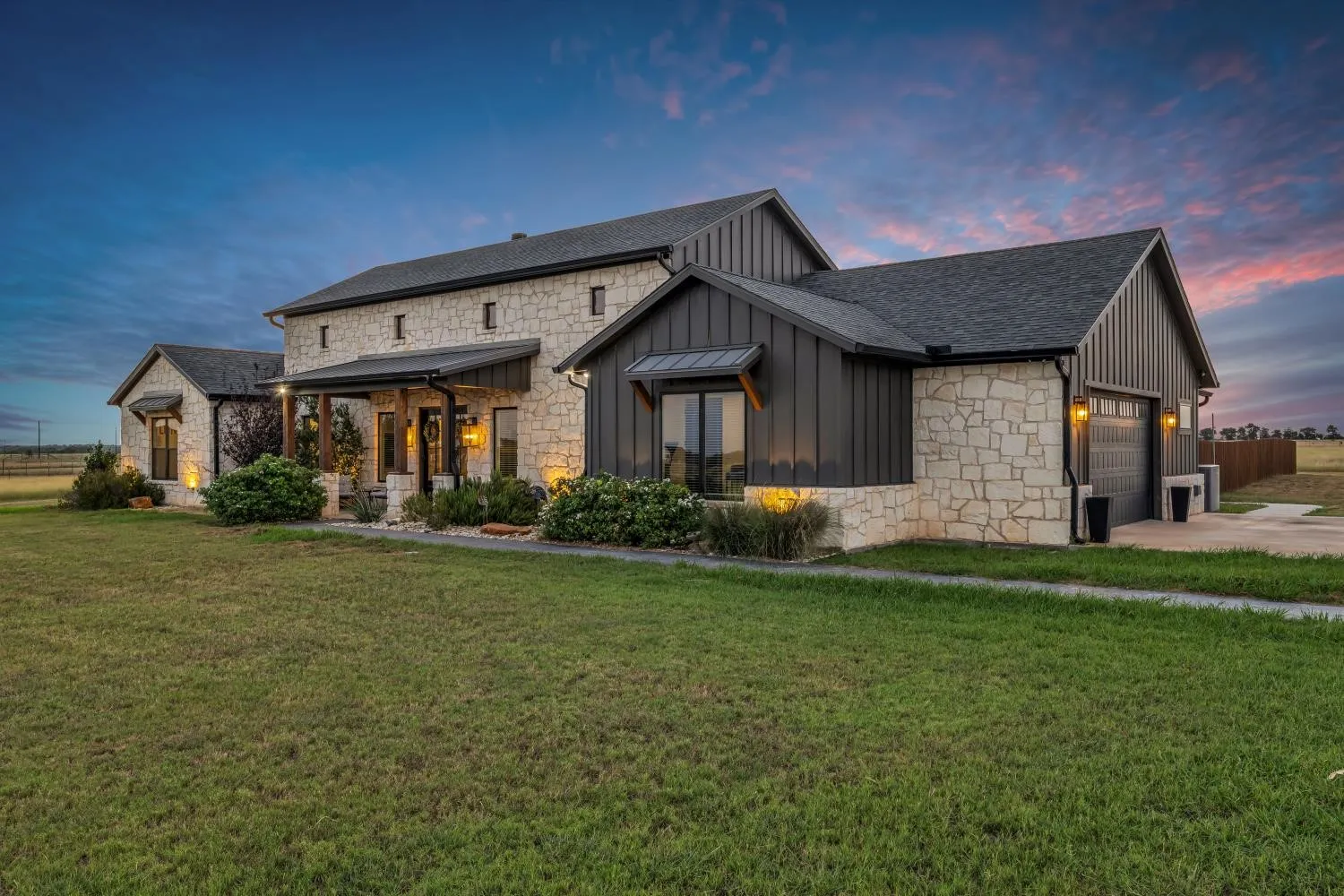 Single Family Residence For Sale in Mc Lennan County , 353 Willow Moon Ranch Road, Crawford, Texas 76638, 6 Bedroom, 3 Bathroom, 2 Garage spaces, 3,150 Sqft, built in 2023, mls#20796231, Real Estate Agent in Crawford, Homes For Sale in Mc Lennan county, Homes For Sale in Crawford, Realtor in Crawford Texas, Real Estate Brokerage Independent Realty Texas, Luminita Cordes Realtor
