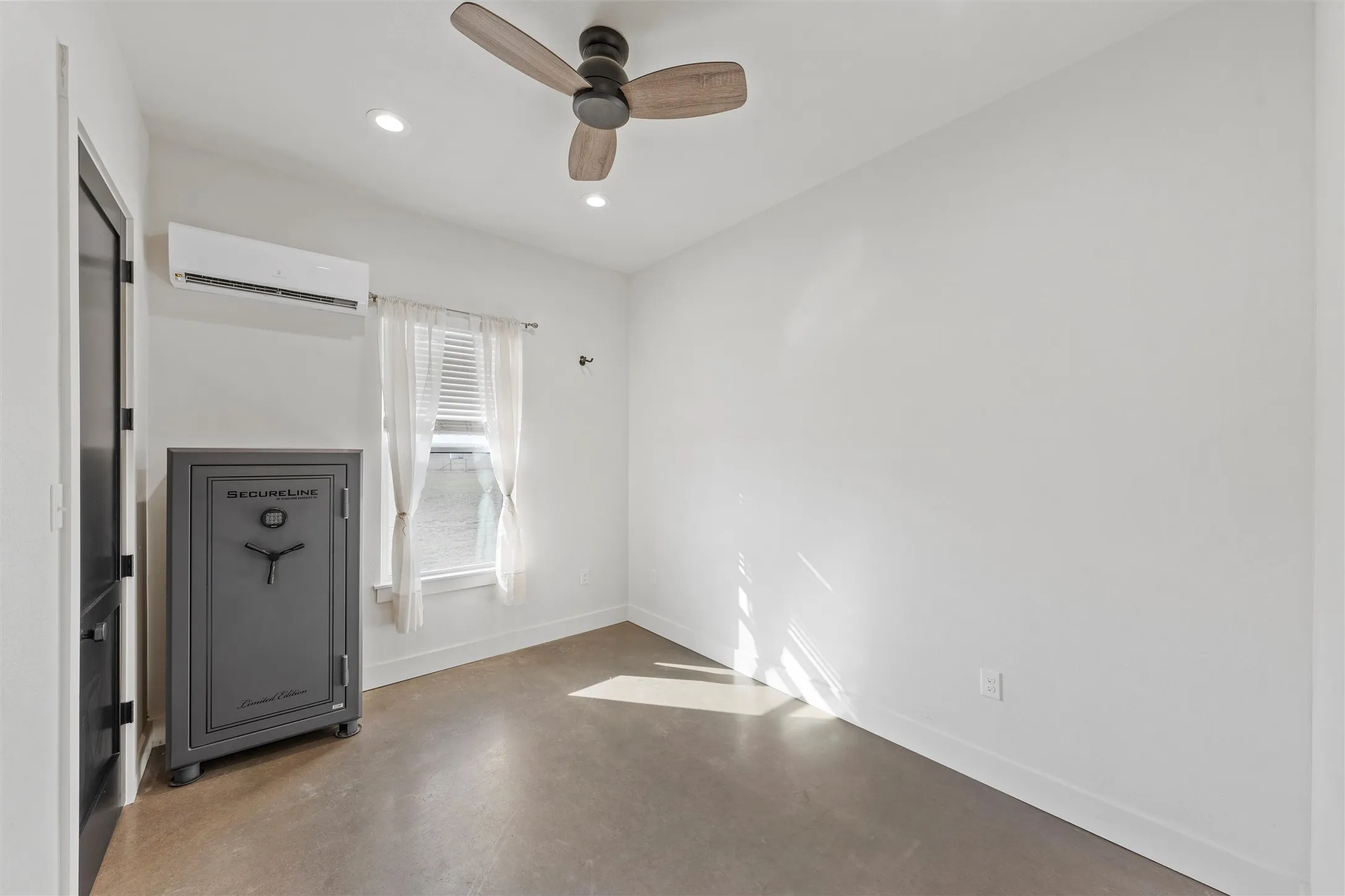Single Family Residence For Sale in Mc Lennan County , 353 Willow Moon Ranch Road, Crawford, Texas 76638, 6 Bedroom, 3 Bathroom, 2 Garage spaces, 3,150 Sqft, built in 2023, mls#20796231, Real Estate Agent in Crawford, Homes For Sale in Mc Lennan county, Homes For Sale in Crawford, Realtor in Crawford Texas, Real Estate Brokerage Independent Realty Texas, Luminita Cordes Realtor