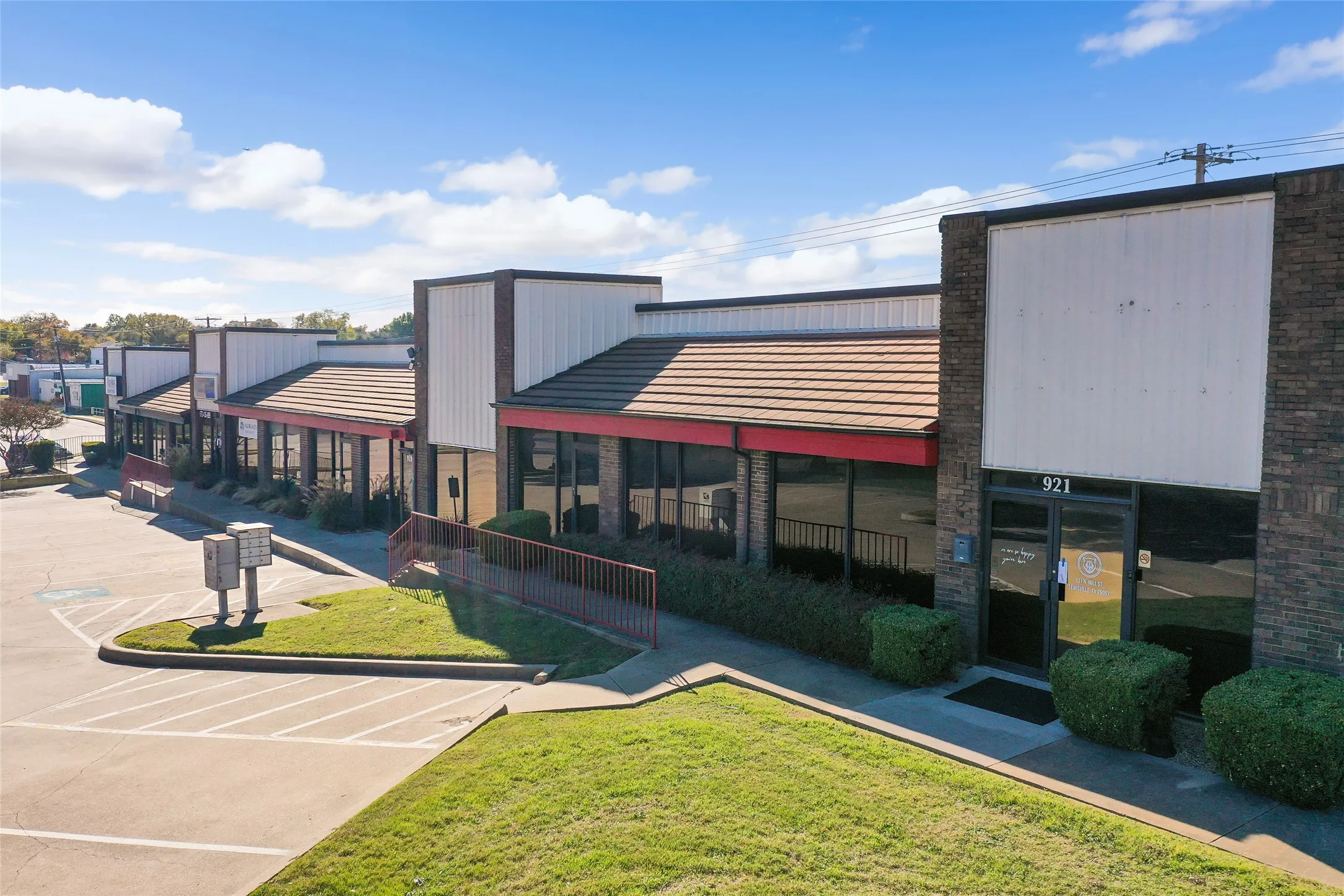Office For Sale in Denton County , 915-921 N Mill Street, Lewisville, Texas 75057, 0, 0, Garage spaces, 0 Sqft, built in 1986, Preowned, mls#20796979, Real Estate Agent in Lewisville, Homes For Sale in Denton county, Homes For Sale in Lewisville, Realtor in Lewisville Texas, Real Estate Brokerage Independent Realty Texas, Luminita Cordes Realtor