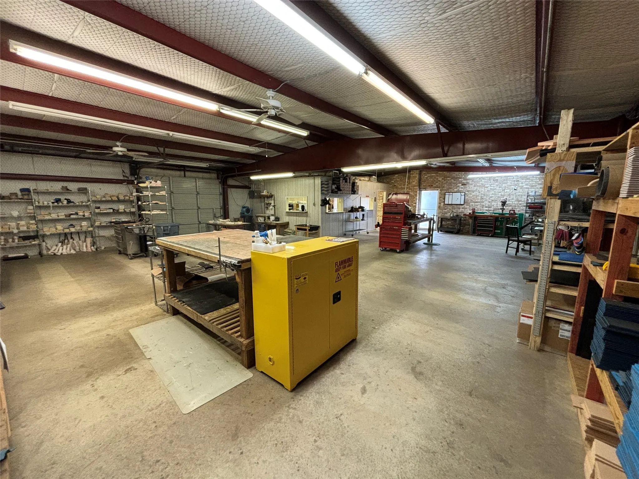 Warehouse For Rent in Smith County , 4410 DC Drive, Tyler, Texas 75701, 0, 0, Garage spaces, 0 Sqft, built in 1971, Preowned, Price $1,500, mls#20798479, Real Estate Agent in Tyler, Homes For Rent in Smith county, Homes For Rent in Tyler, Realtor in Tyler Texas, Real Estate Brokerage Independent Realty Texas, Luminita Cordes Realtor