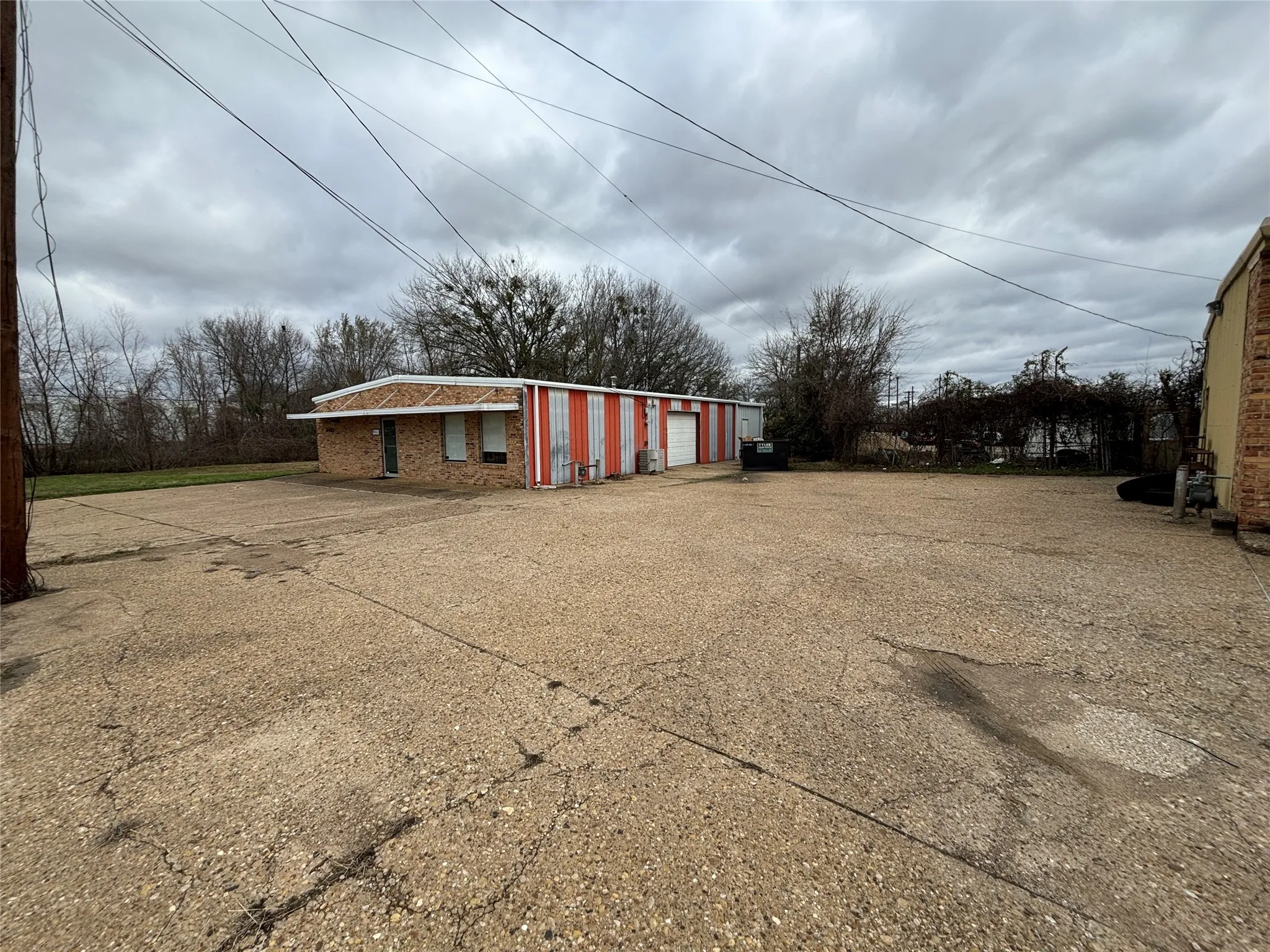Warehouse For Rent in Smith County , 4410 DC Drive, Tyler, Texas 75701, 0, 0, Garage spaces, 0 Sqft, built in 1971, Preowned, Price $1,500, mls#20798479, Real Estate Agent in Tyler, Homes For Rent in Smith county, Homes For Rent in Tyler, Realtor in Tyler Texas, Real Estate Brokerage Independent Realty Texas, Luminita Cordes Realtor