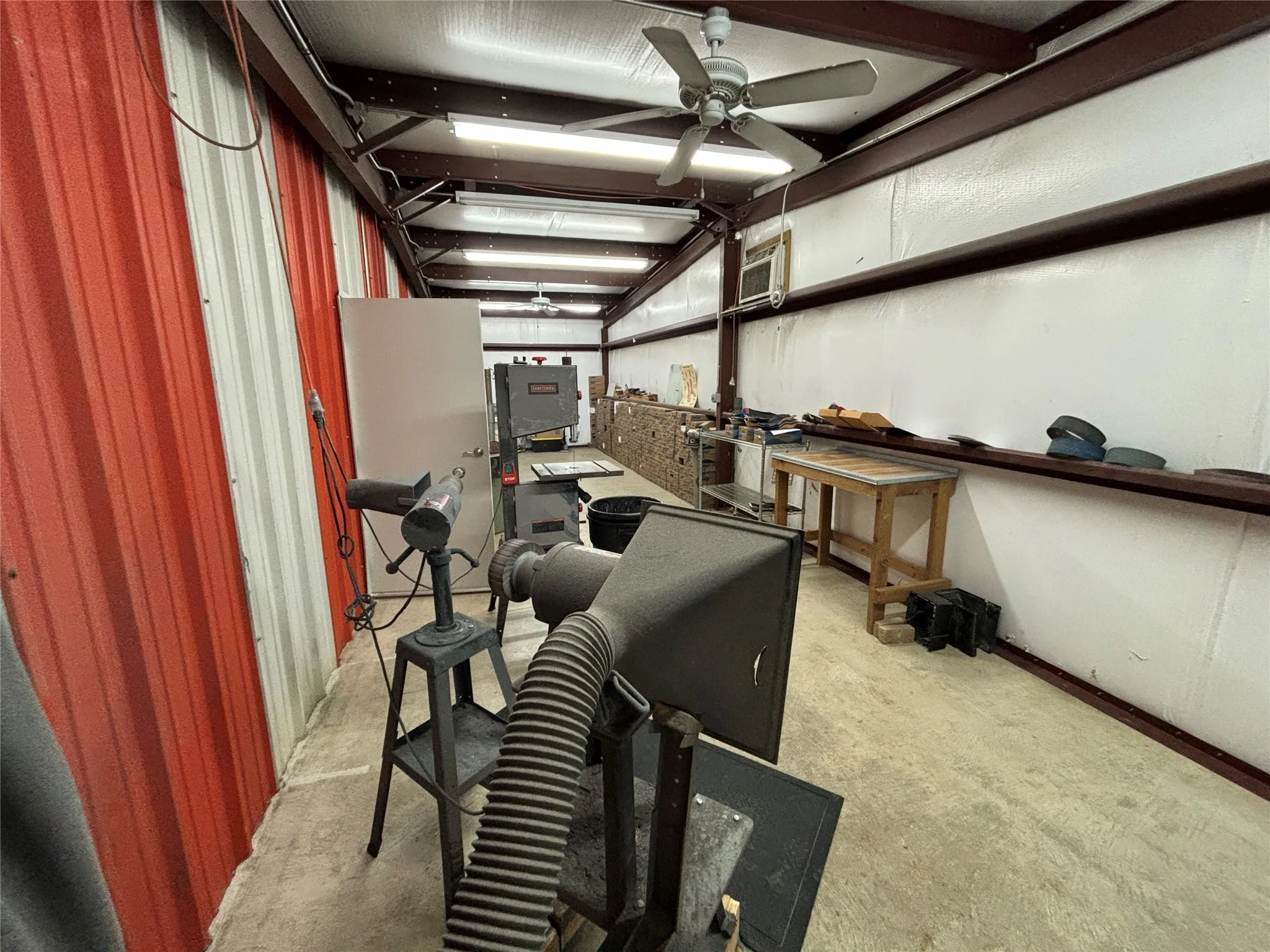 Warehouse For Rent in Smith County , 4410 DC Drive, Tyler, Texas 75701, 0, 0, Garage spaces, 0 Sqft, built in 1971, Preowned, Price $1,500, mls#20798479, Real Estate Agent in Tyler, Homes For Rent in Smith county, Homes For Rent in Tyler, Realtor in Tyler Texas, Real Estate Brokerage Independent Realty Texas, Luminita Cordes Realtor