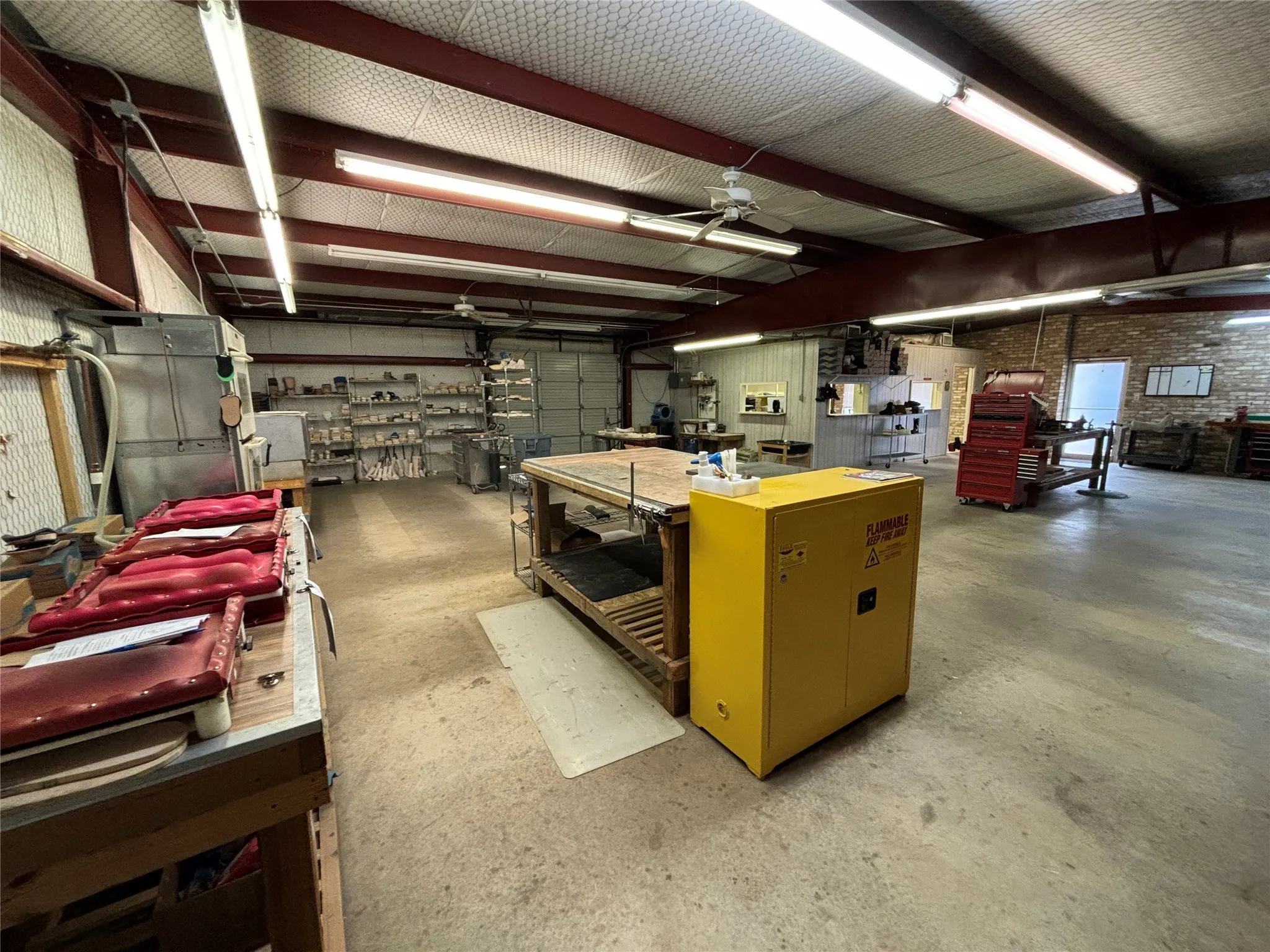Warehouse For Rent in Smith County , 4410 DC Drive, Tyler, Texas 75701, 0, 0, Garage spaces, 0 Sqft, built in 1971, Preowned, Price $1,500, mls#20798479, Real Estate Agent in Tyler, Homes For Rent in Smith county, Homes For Rent in Tyler, Realtor in Tyler Texas, Real Estate Brokerage Independent Realty Texas, Luminita Cordes Realtor