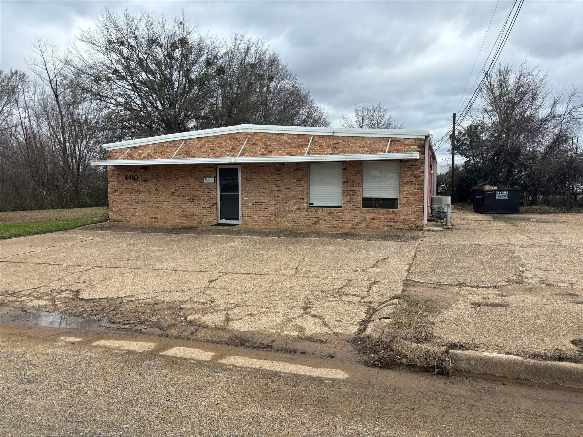 Warehouse For Rent in Smith County , 4410 DC Drive, Tyler, Texas 75701, 0, 0, Garage spaces, 0 Sqft, built in 1971, Preowned, Price $1,500, mls#20798479, Real Estate Agent in Tyler, Homes For Rent in Smith county, Homes For Rent in Tyler, Realtor in Tyler Texas, Real Estate Brokerage Independent Realty Texas, Luminita Cordes Realtor