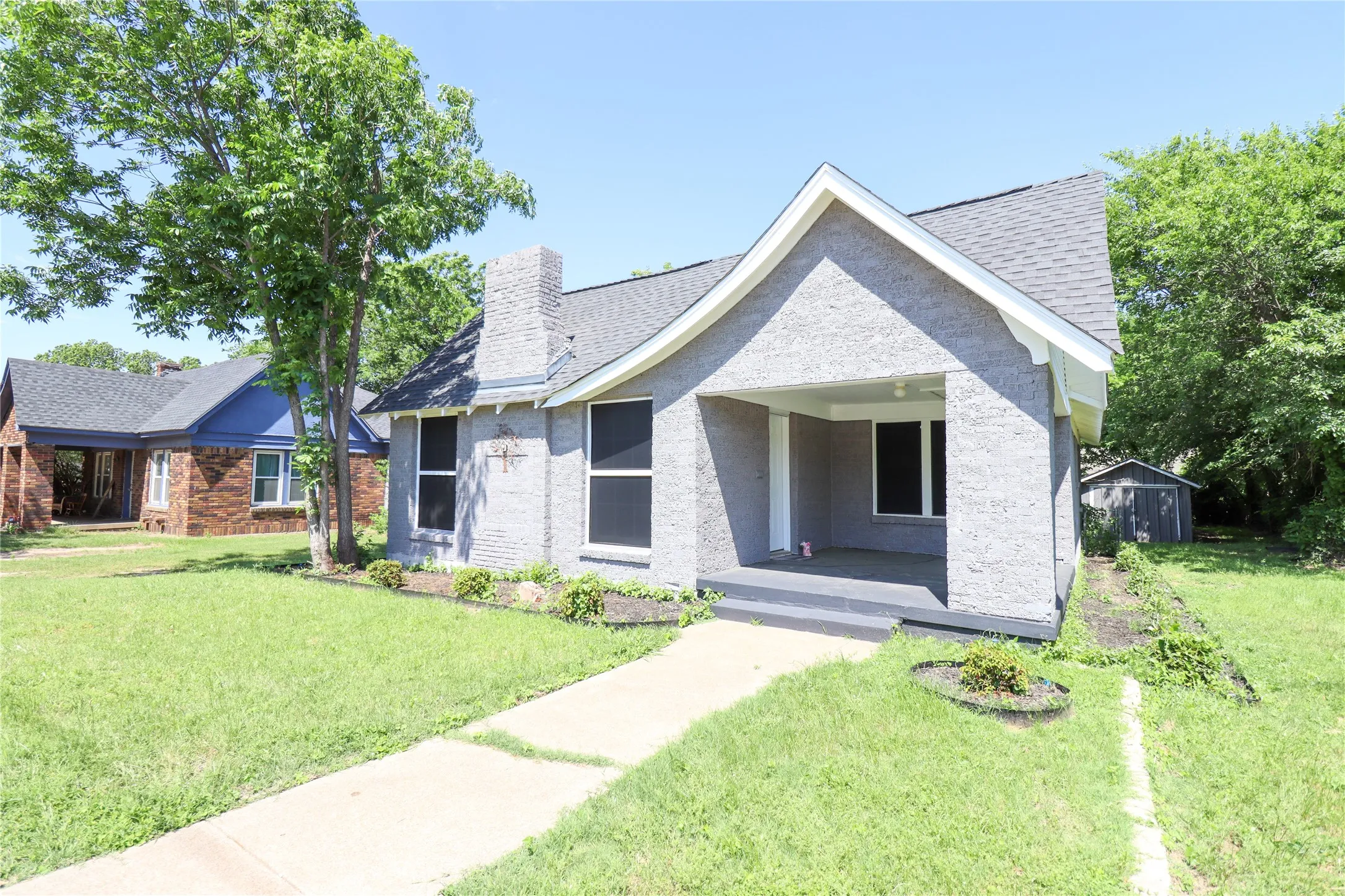 Single Family Residence For Sale in Tarrant County , 2208 N Sylvania Avenue, Fort Worth, Texas 76111, 2 Bedroom, 1 Bathroom, Garage spaces, 1,190 Sqft, built in 1929, mls#20798631, Real Estate Agent in Fort Worth, Homes For Sale in Tarrant county, Homes For Sale in Fort Worth, Realtor in Fort Worth Texas, Real Estate Brokerage Independent Realty Texas, Luminita Cordes Realtor