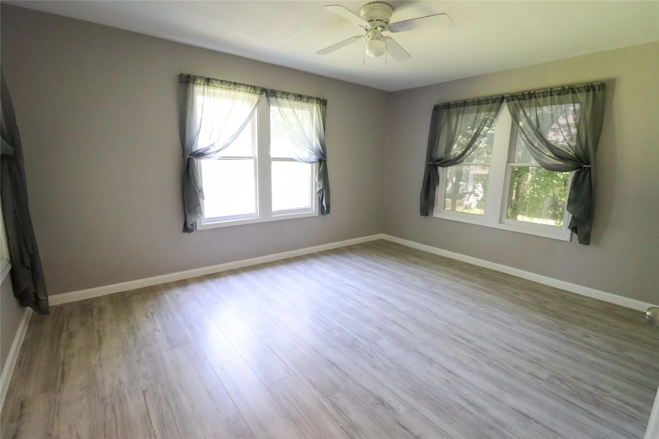 Single Family Residence For Sale in Tarrant County , 2208 N Sylvania Avenue, Fort Worth, Texas 76111, 2 Bedroom, 1 Bathroom, Garage spaces, 1,190 Sqft, built in 1929, mls#20798631, Real Estate Agent in Fort Worth, Homes For Sale in Tarrant county, Homes For Sale in Fort Worth, Realtor in Fort Worth Texas, Real Estate Brokerage Independent Realty Texas, Luminita Cordes Realtor