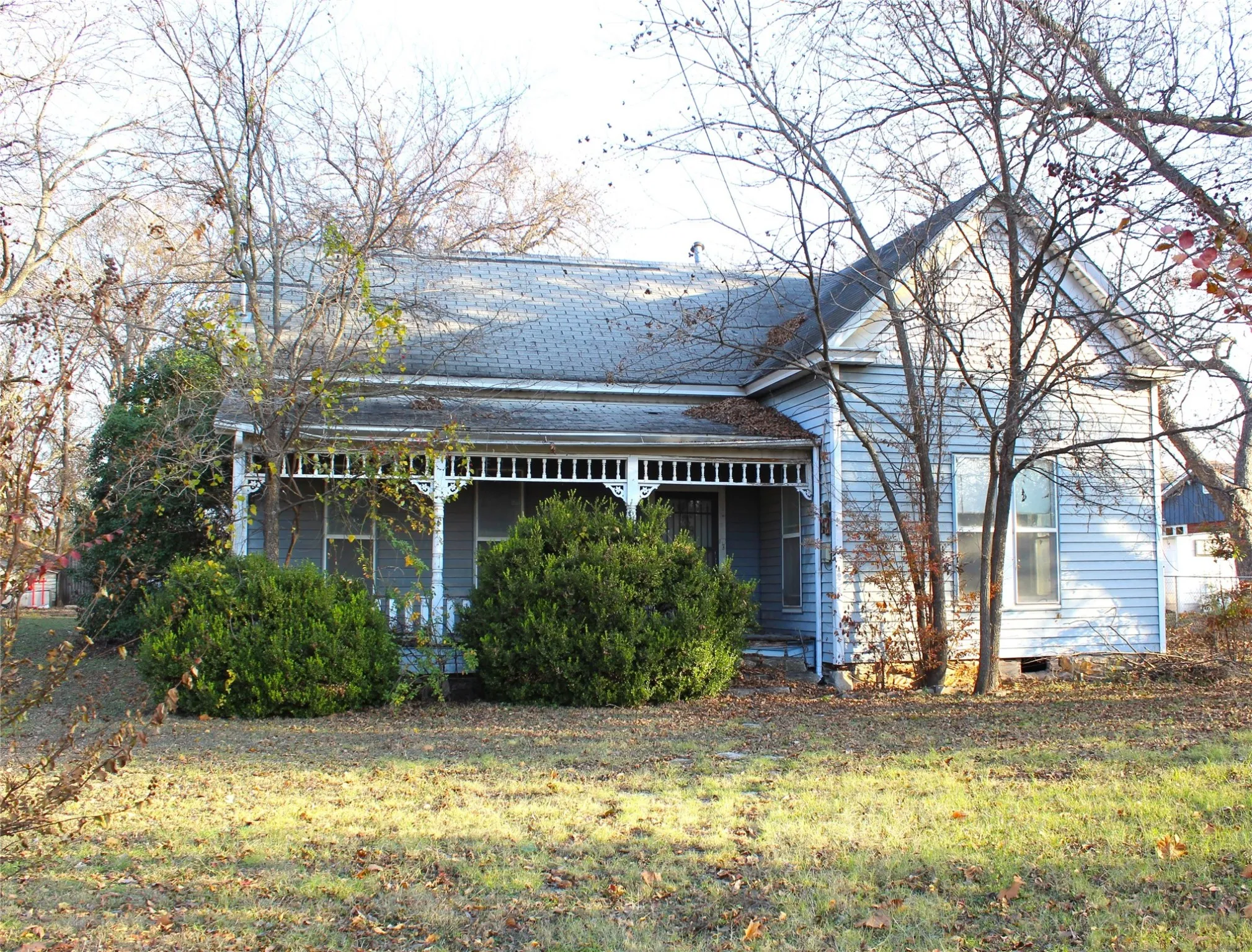 Single Family Residence For Sale in Erath County , 412 W Live Oak Street, Dublin, Texas 76446, 2 Bedroom, 1 Bathroom, Garage spaces, 1,288 Sqft, built in 1900, Preowned, mls#20798884, Real Estate Agent in Dublin, Homes For Sale in Erath county, Homes For Sale in Dublin, Realtor in Dublin Texas, Real Estate Brokerage Independent Realty Texas, Luminita Cordes Realtor