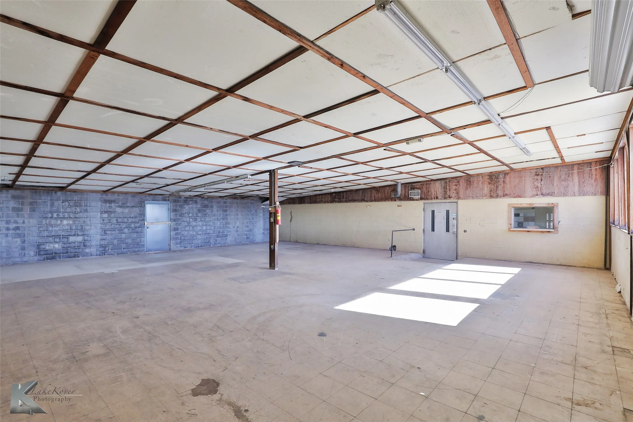 Retail For Sale in Taylor County , 1402 S Clack Street, Abilene, Texas 79605, 0, 0, Garage spaces, 0 Sqft, built in 1976, Preowned, Price $1,500,000, mls#20800914, Real Estate Agent in Abilene, Homes For Sale in Taylor county, Homes For Sale in Abilene, Realtor in Abilene Texas, Real Estate Brokerage Independent Realty Texas, Luminita Cordes Realtor