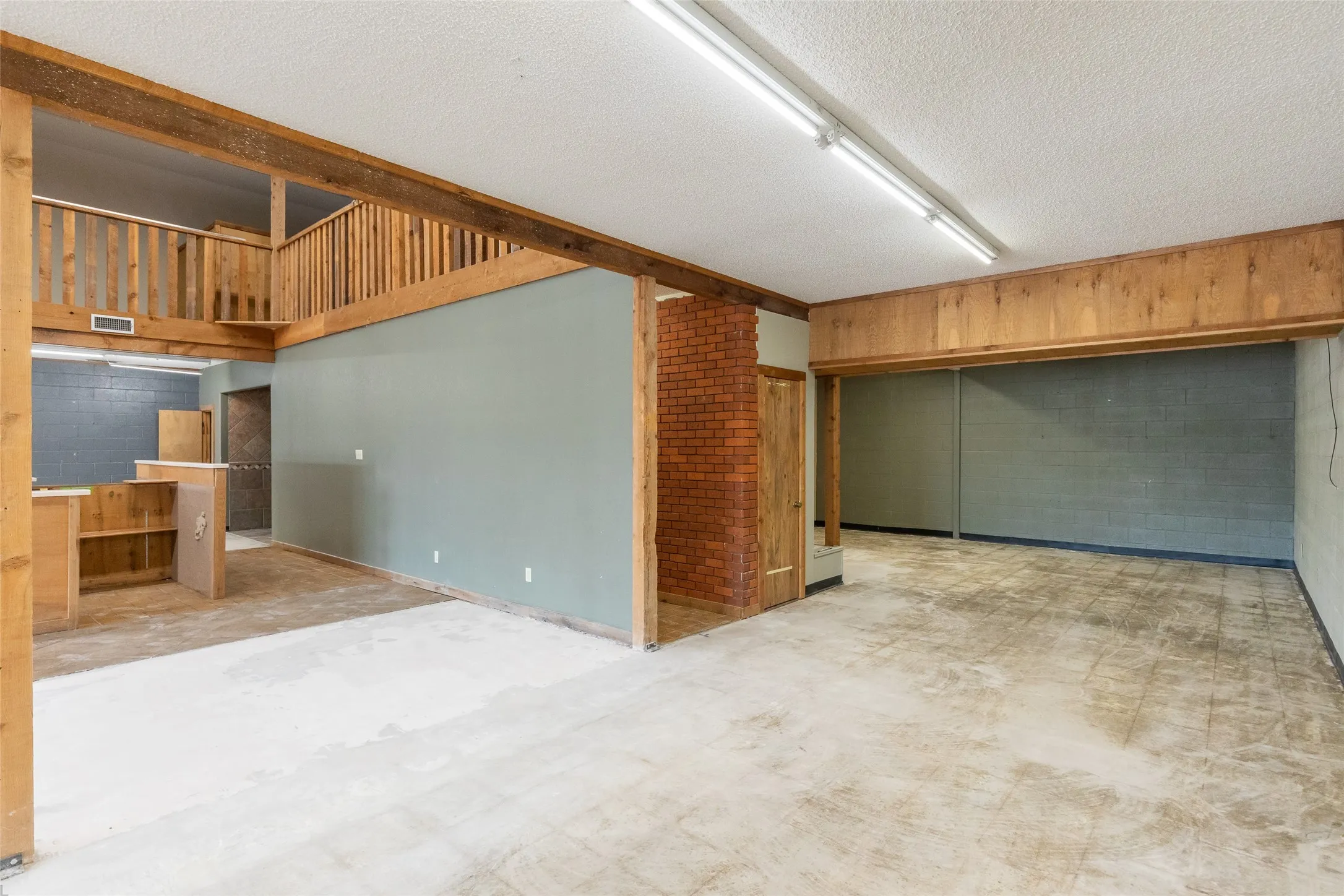 Retail For Sale in Taylor County , 1402 S Clack Street, Abilene, Texas 79605, 0, 0, Garage spaces, 0 Sqft, built in 1976, Preowned, Price $1,500,000, mls#20800914, Real Estate Agent in Abilene, Homes For Sale in Taylor county, Homes For Sale in Abilene, Realtor in Abilene Texas, Real Estate Brokerage Independent Realty Texas, Luminita Cordes Realtor