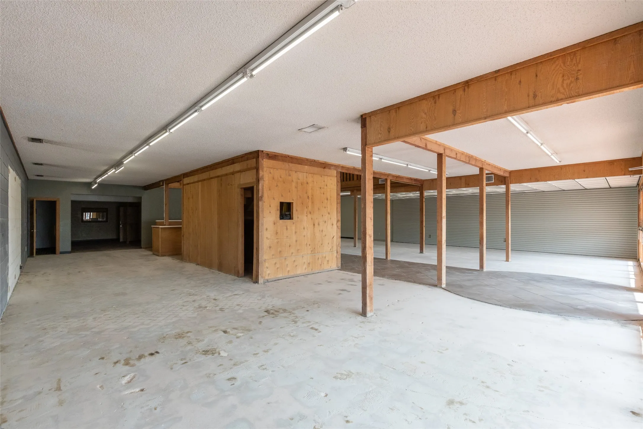 Retail For Sale in Taylor County , 1402 S Clack Street, Abilene, Texas 79605, 0, 0, Garage spaces, 0 Sqft, built in 1976, Preowned, Price $1,500,000, mls#20800914, Real Estate Agent in Abilene, Homes For Sale in Taylor county, Homes For Sale in Abilene, Realtor in Abilene Texas, Real Estate Brokerage Independent Realty Texas, Luminita Cordes Realtor